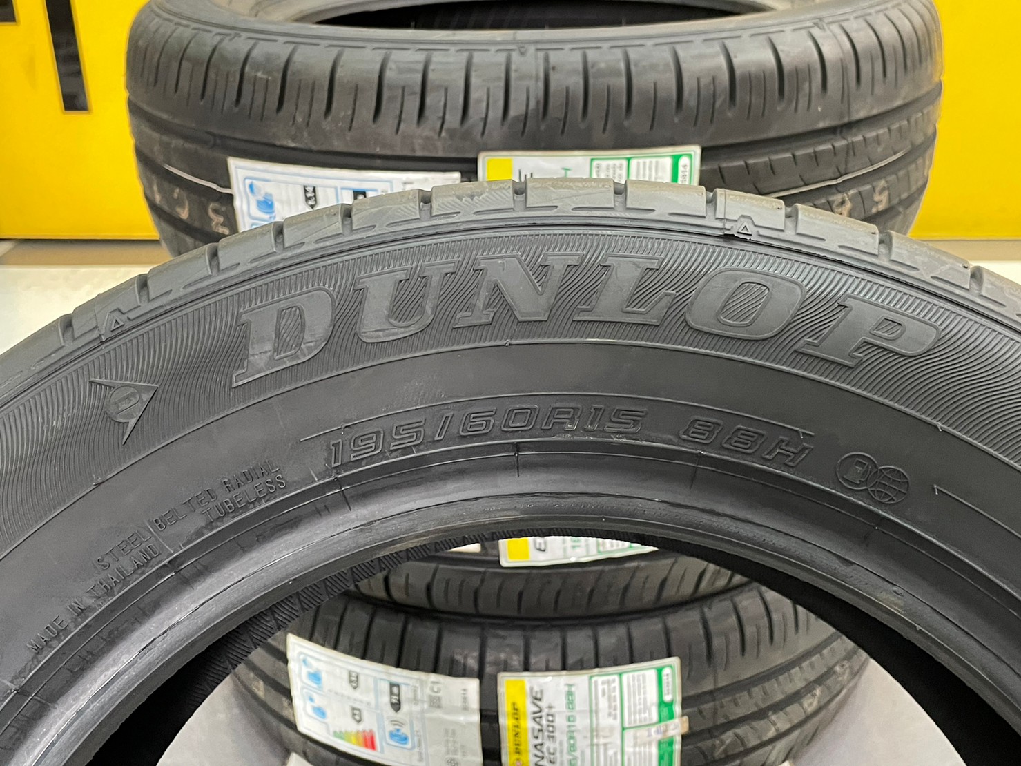ยางใหม่ดันลอป DUNLOP ENASAVE EC300+ 195/60R15 ยางใหม่ปี2023