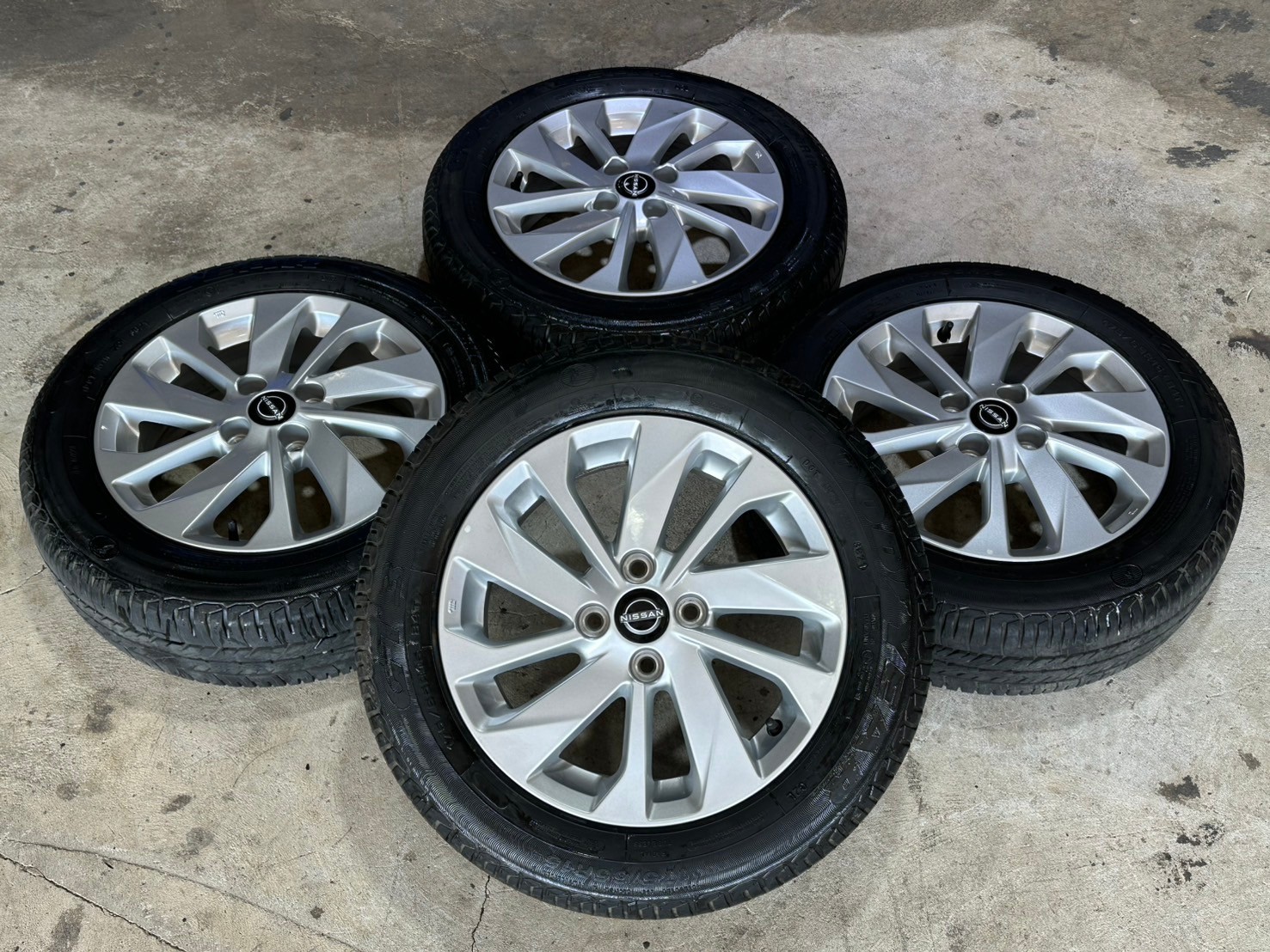 ล้อแม็กซ์ถอดป้ายแดง NISSAN ALMERA 2024 พร้อมยาง Goodyear 175/65R15