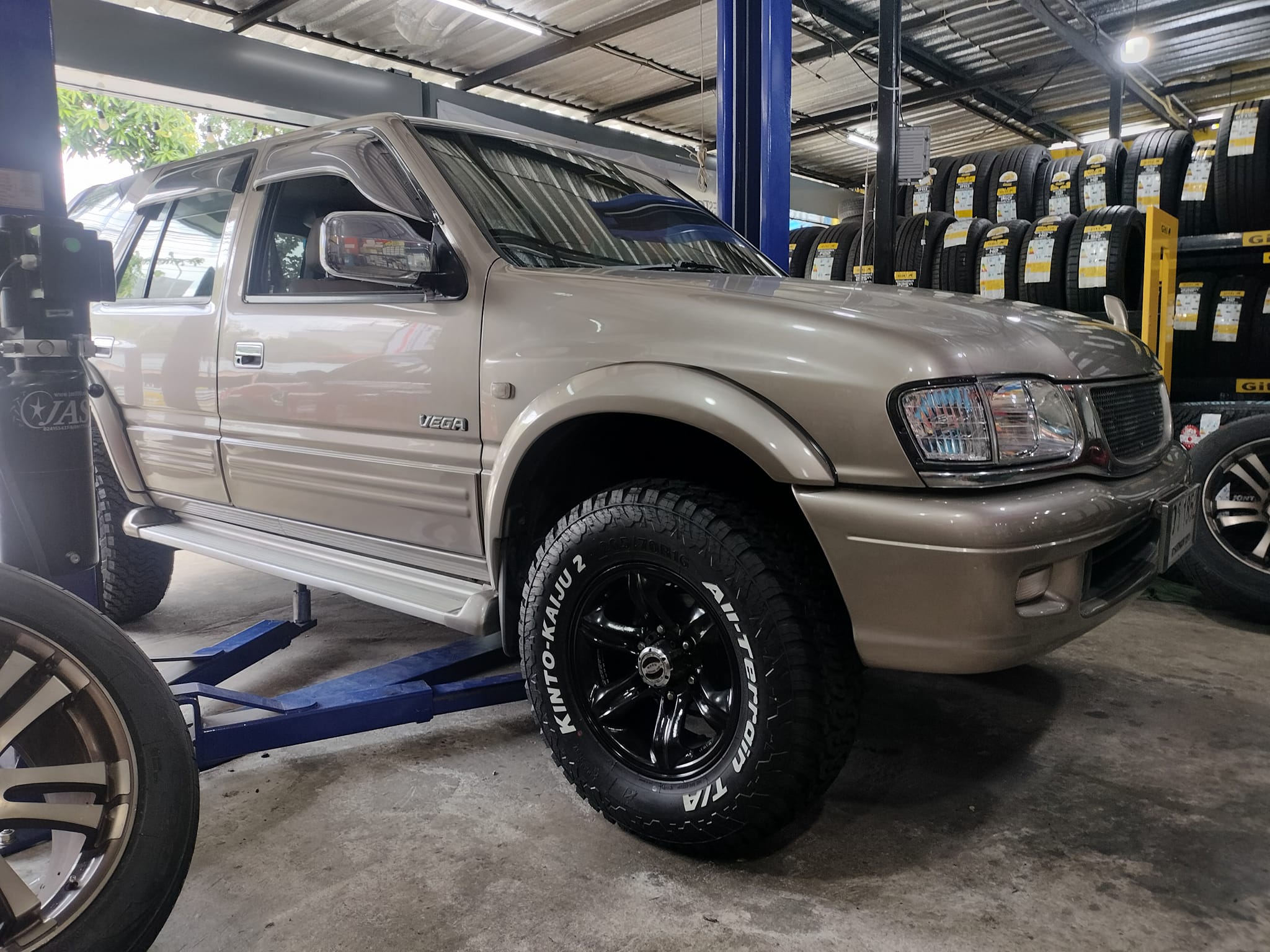 #ISUZU_TURBO #KINTO_KAIJU2_265/70R16