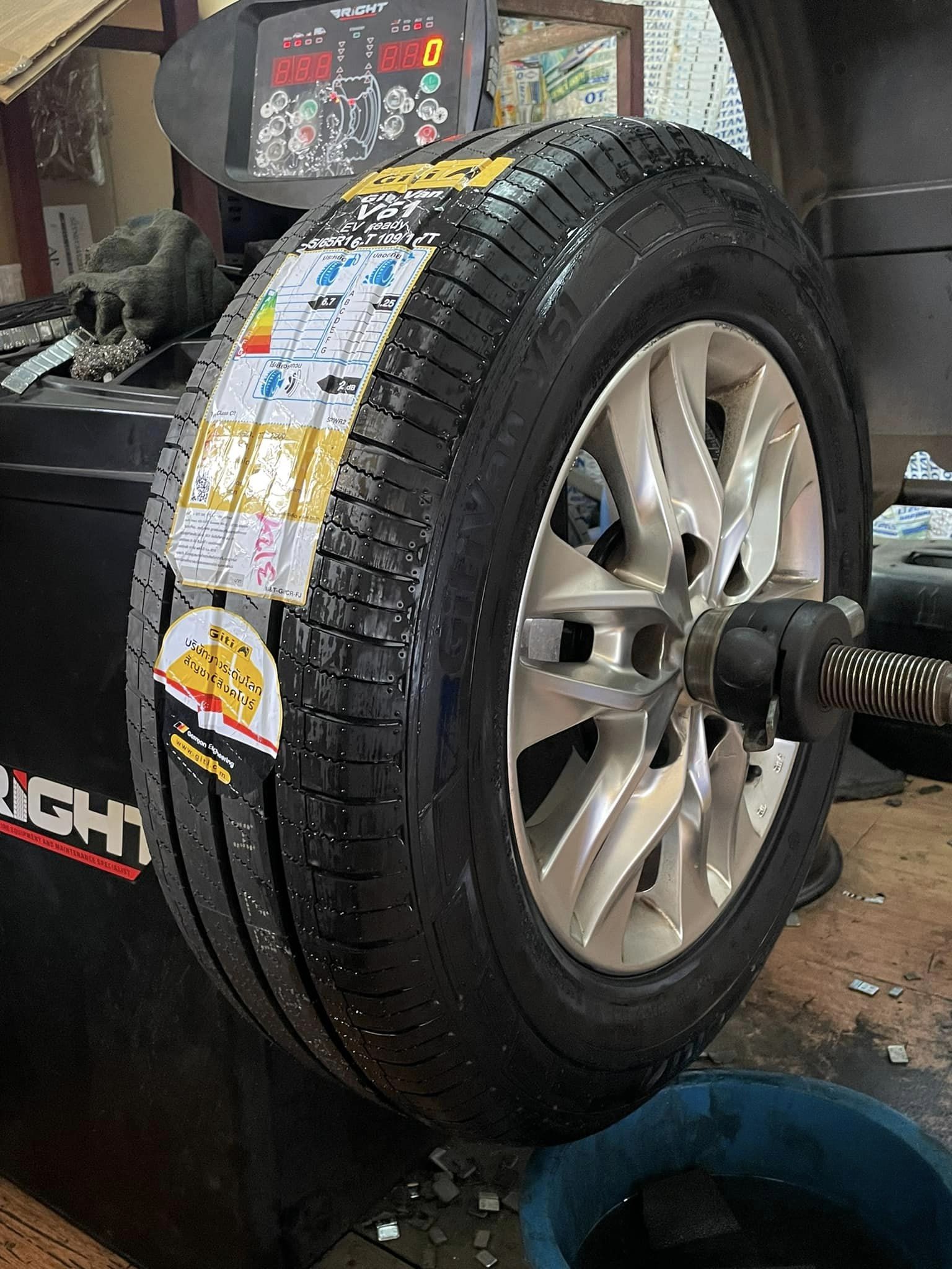 #HYUNDAI H1 GITI VANV61 215/65R16 คุ้มค่า คุณภาพดี