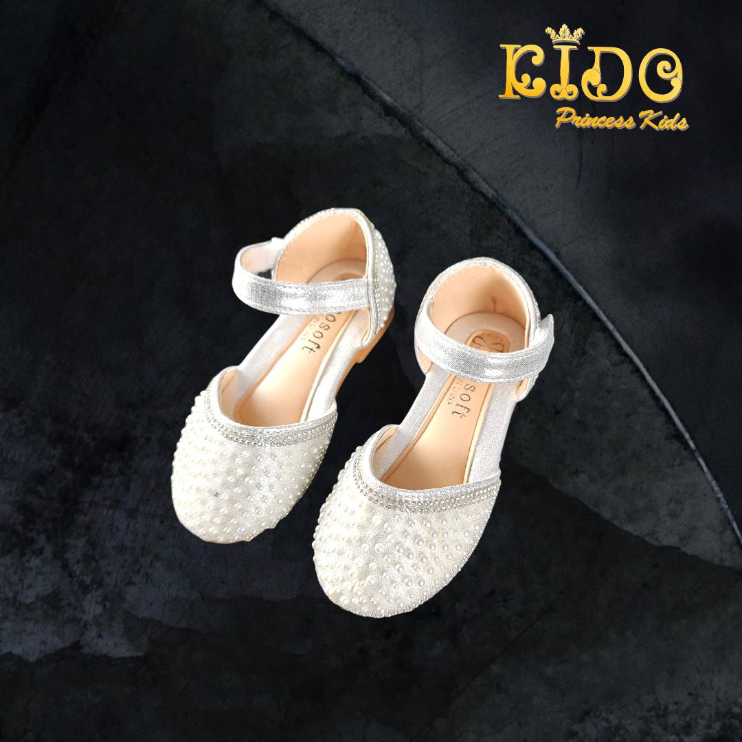 รองเท้าเด็ก(หน้าร้านอยู่รัชดา ลองได้)H033 สีเงิน ประดับมุก ทรงเปิดข้าง น่ารักมากๆคะ