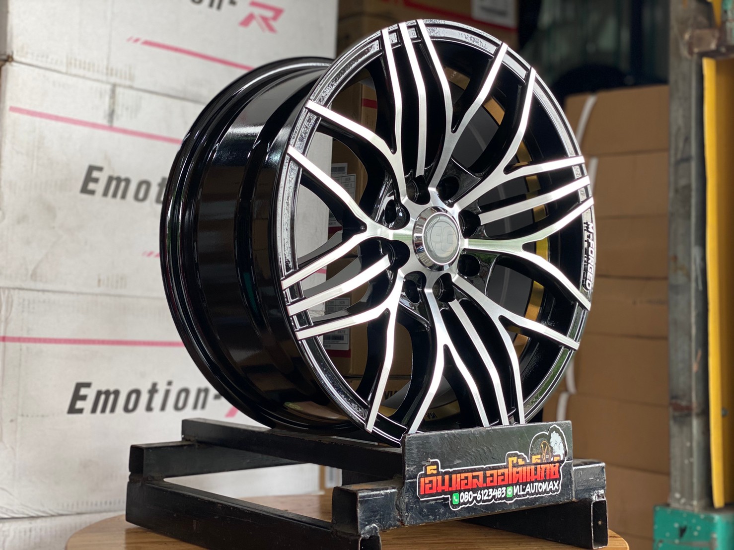 ล้อแม็กซ์ใหม่ ขอบ15 M FORGED 4รู100 กว้าง7 ออฟ35 สีดำหน้าเงากลึงทอง สวยหรู