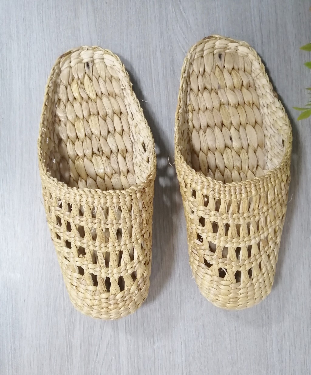 BSS202W : รองเท้าสานผักตบชวา ราคาส่ง 1โหล 12คู่
