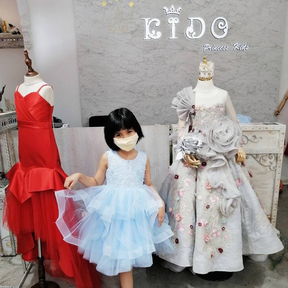 ชุดราตรีเด็ก(หน้าร้านอยู่รัชดา ลองได้ถ่ายรูปจากชุดจริง)A218สีชมพูเข้ม กระโปรงสั้นชั้นพอง อกปักดอกไม้สวยหวาน น่ารัก