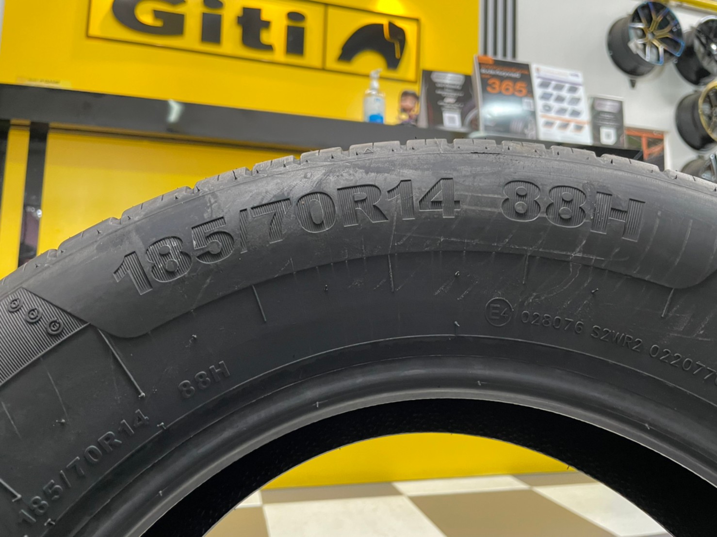 185/70R14 Giti Synergy E1 ยางสปอร์ต ยางรถยนต์คุณภาพดี สมรรถนะสูง นุ่มเงียบ