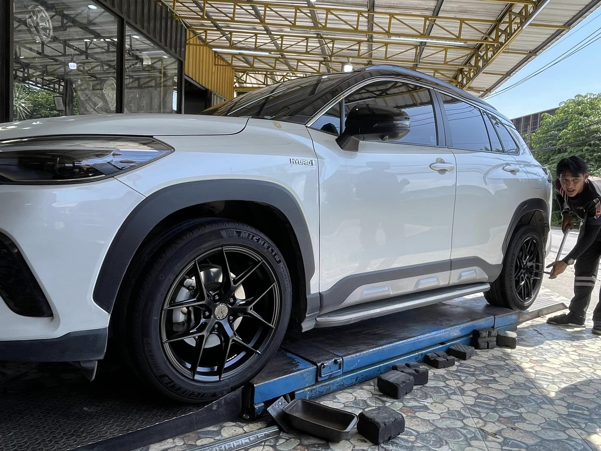 #TOYOTA_CROSS เลือกติดตั้ง ล้อแม็กใหม่ขอบ18 #TORQ #APP #Model VL2 BY #LENSO 18x8 ET35 5x114.3 สีดำ