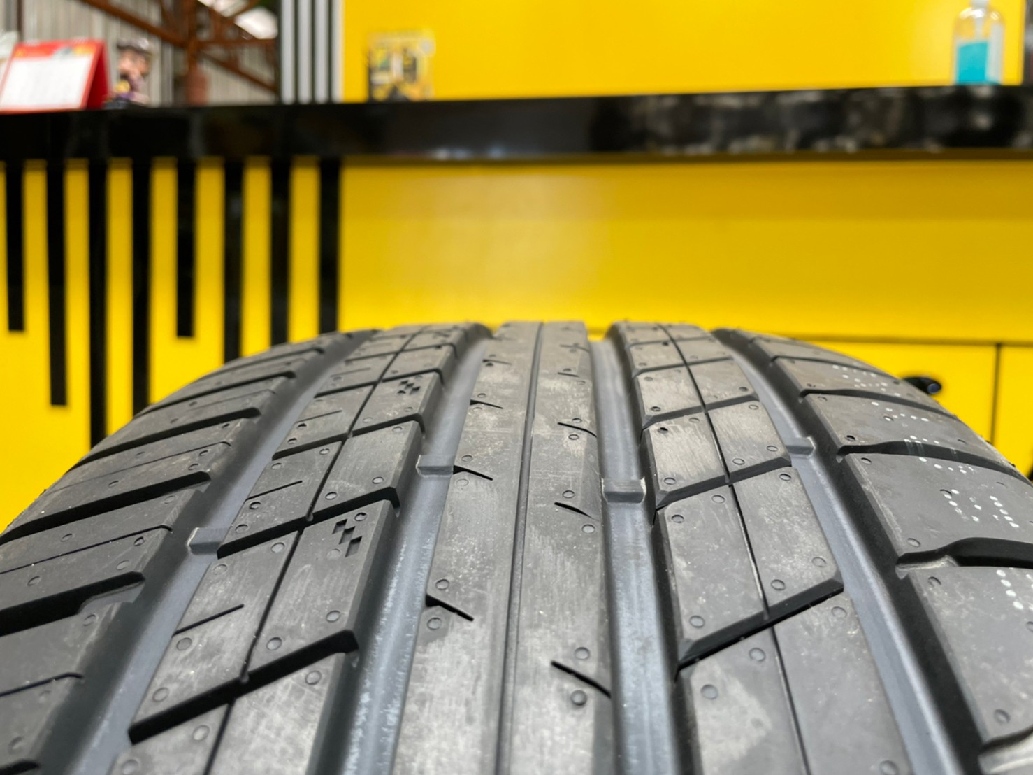 ยางใหม่คุณภาพดี BLACKHAWK 265/50R20 ยางสมรรถนะสูง