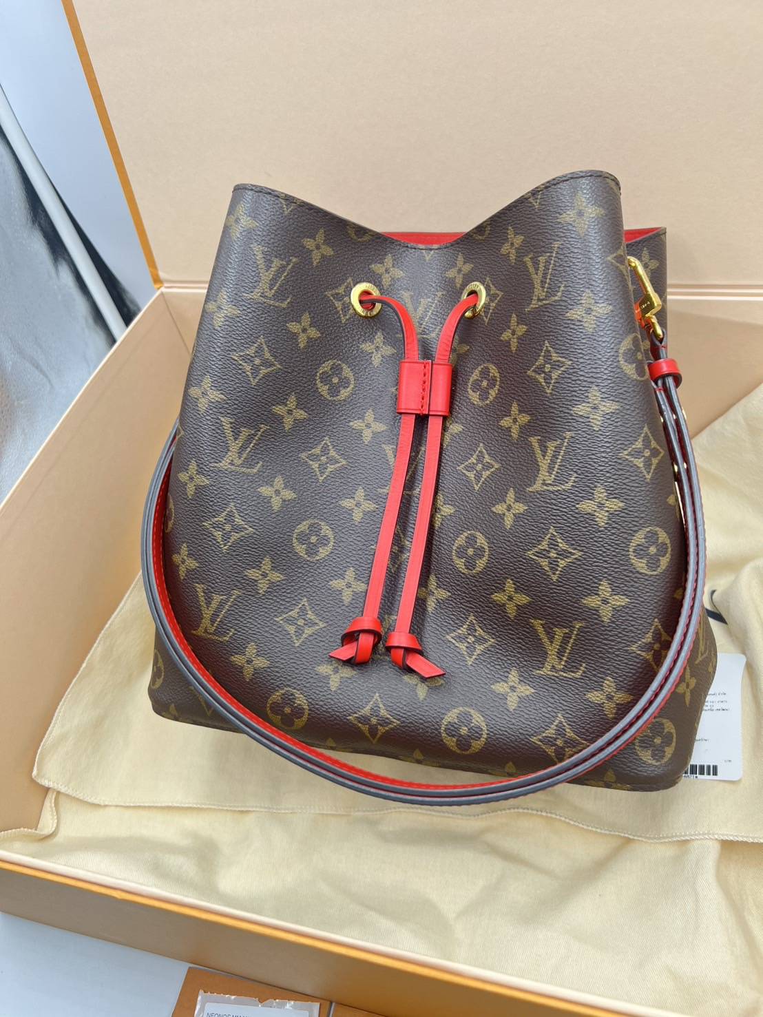 LV neo noe มือสอง สีแดง