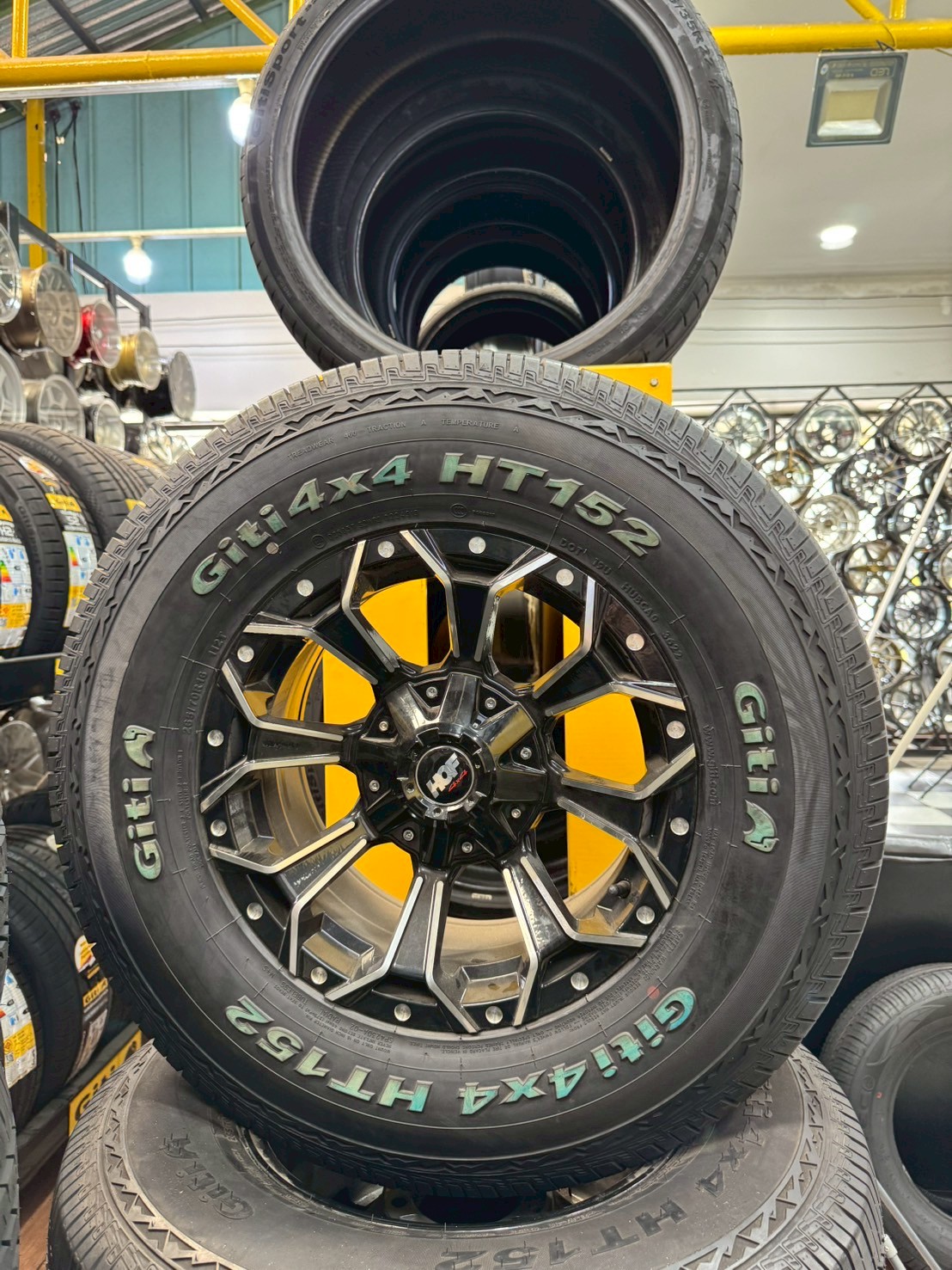 ล้อแม็กซ์ใหม่ขอบ16 ลายออฟโรด 6รู139 ลายดอกไม้ สีดำขอบมิลลิ่งเงิน