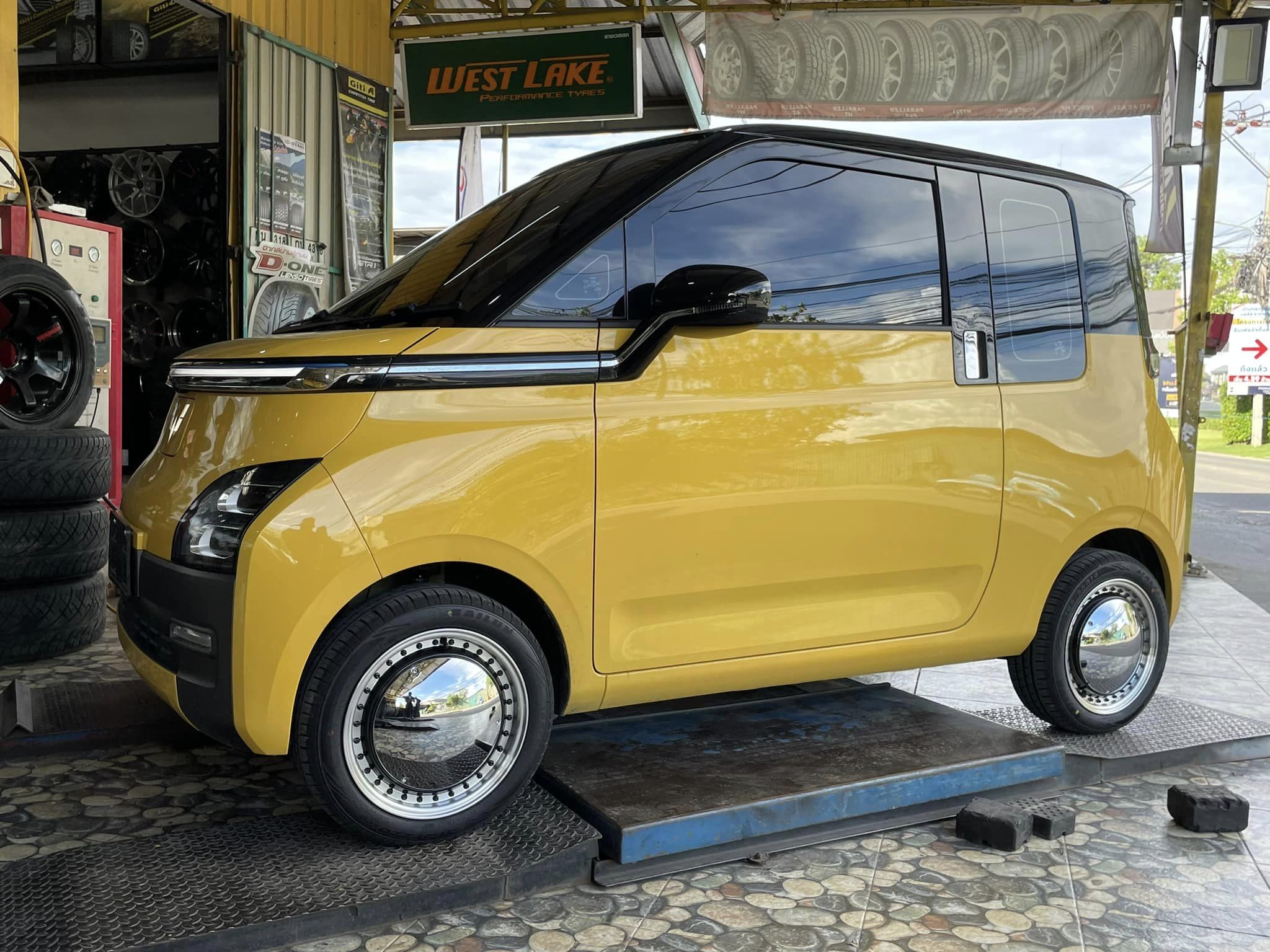 #Wuling เปลี่ยนยาง ล้อแม็กซ์ใหม่ RET Rew024 สีขอบเงาหมุดดำ สเปค 5.5-14นิ้ว 4รู100/114 Offset35