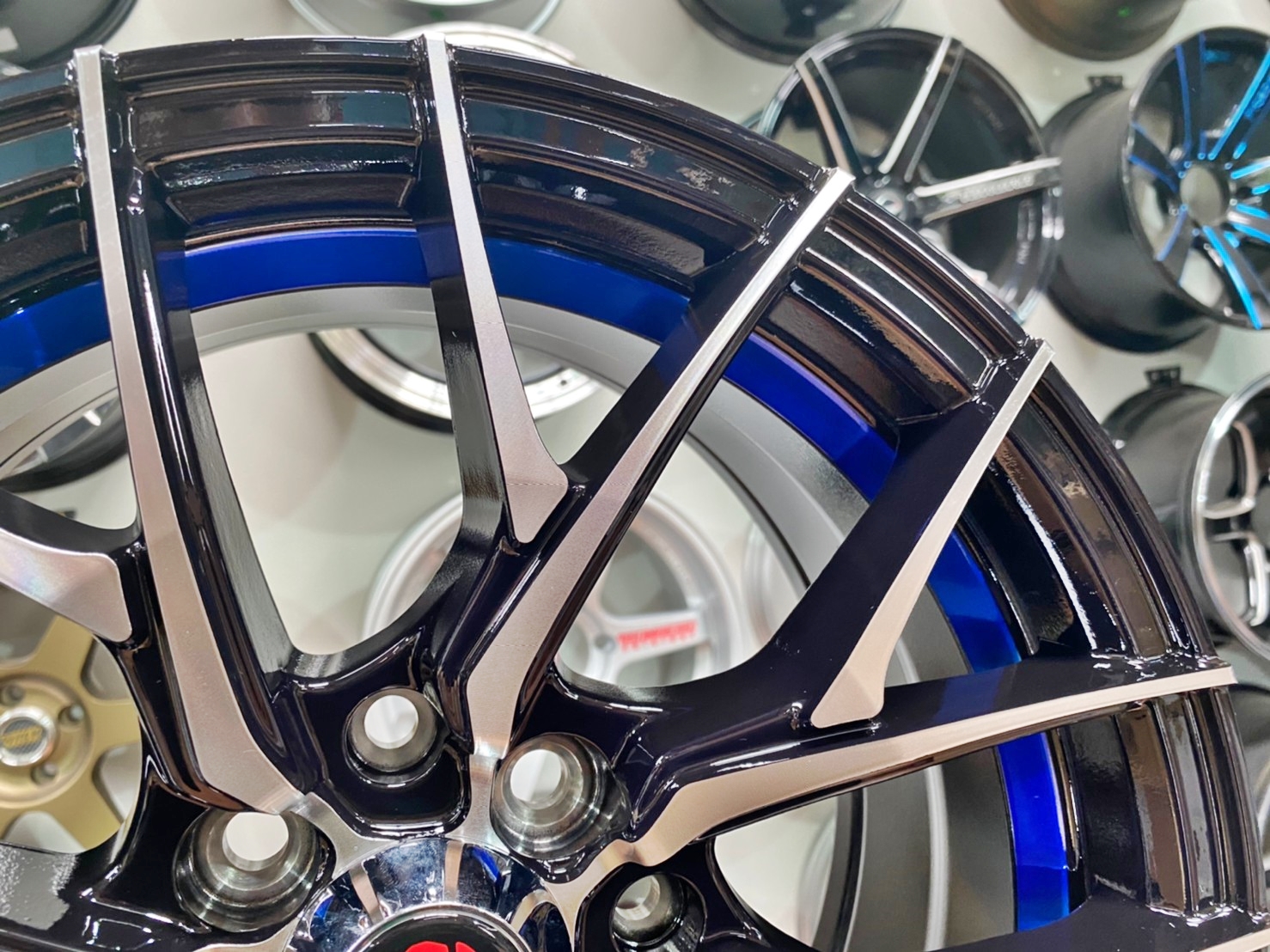 ล้อแม็กขอบ15 Made In Thailand Predator PD17 15x7 ET35 8x100/114.3 สีดำหน้ากลึงเงาอันเดอร์คัตสีฟ้า