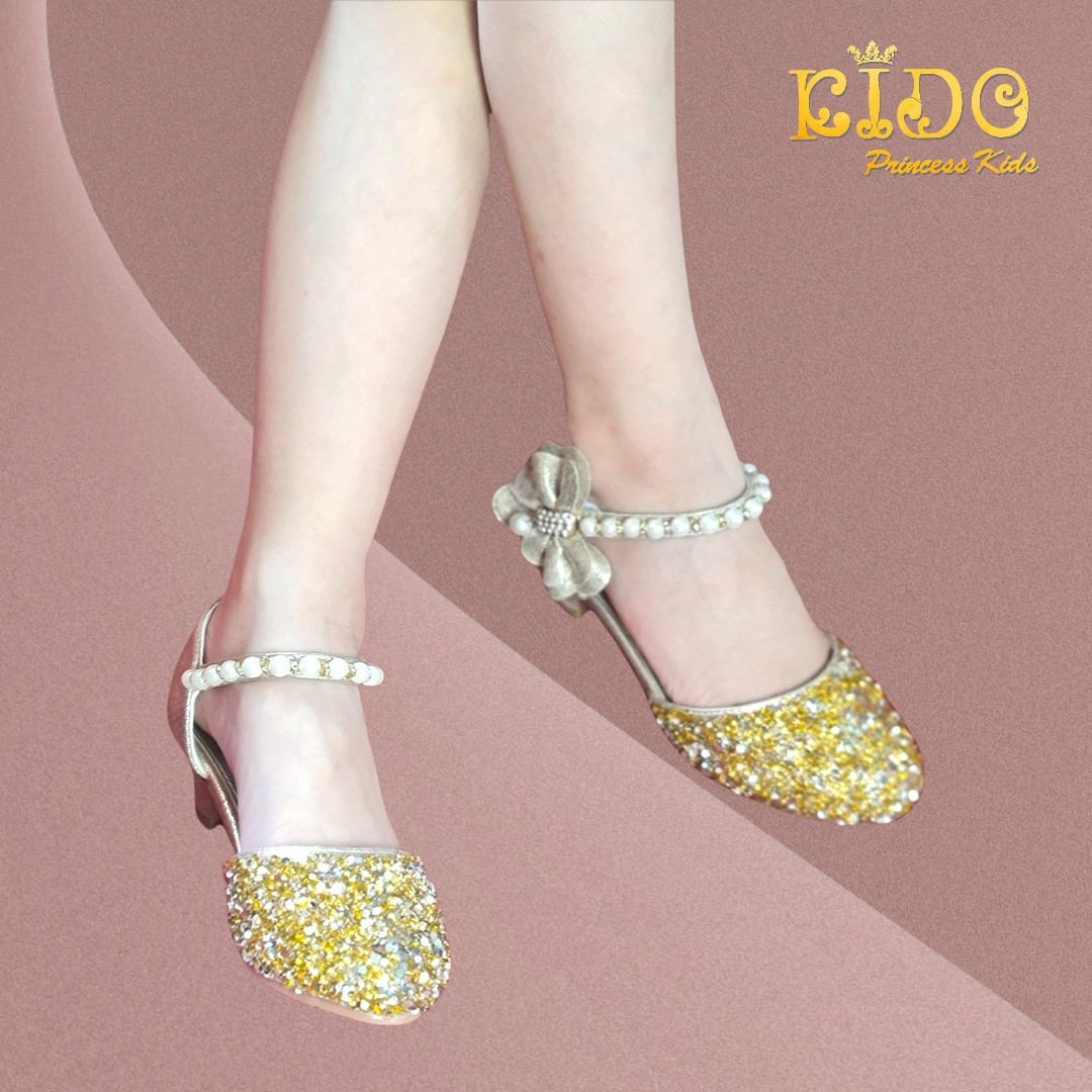 รองเท้าเด็กออกงาน(หน้าร้านอยู่รัชดา ลองได้)H001สีทอง ประดับด้วยมุกตรงสายรัดรองเท้า พร้อมโบว์สุดเก๋