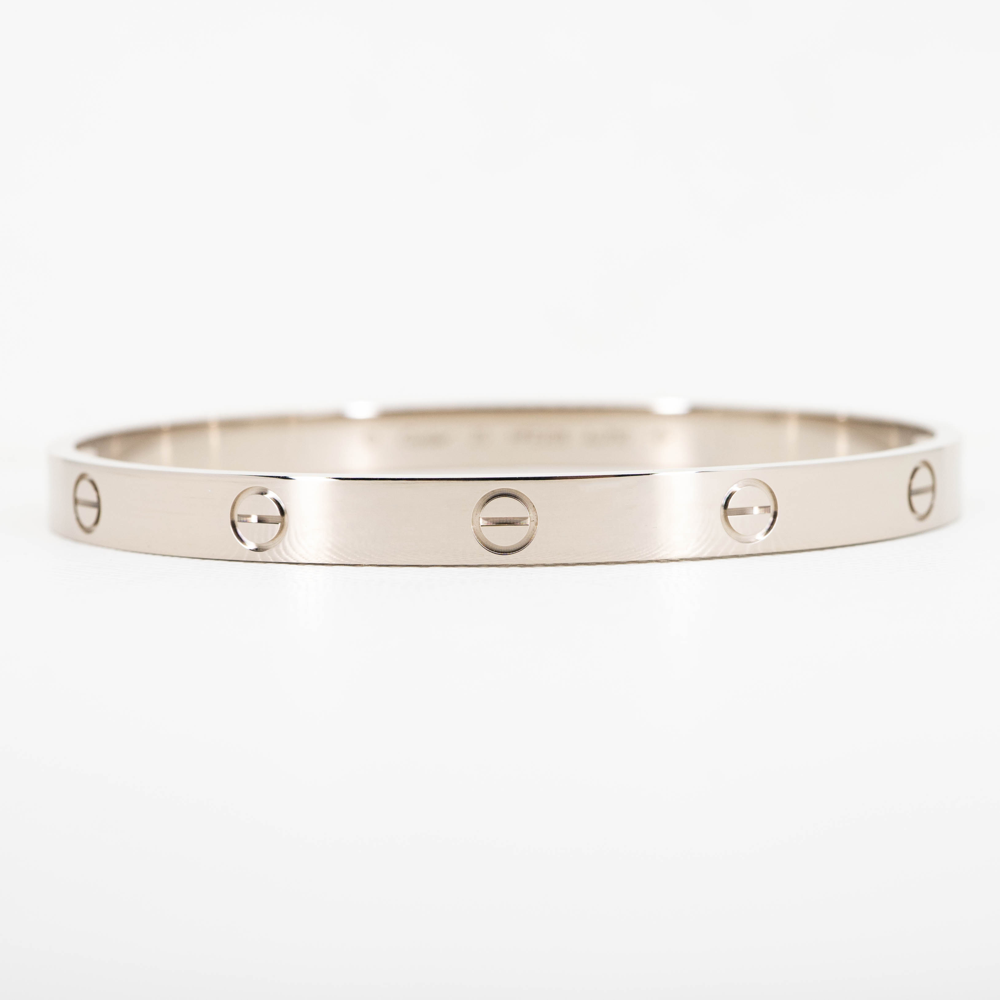 กำไล Cartier Love Bracelet ทองขาว18K ไซส์17 (Used) +กล่องและการ์ดShopไทย2022