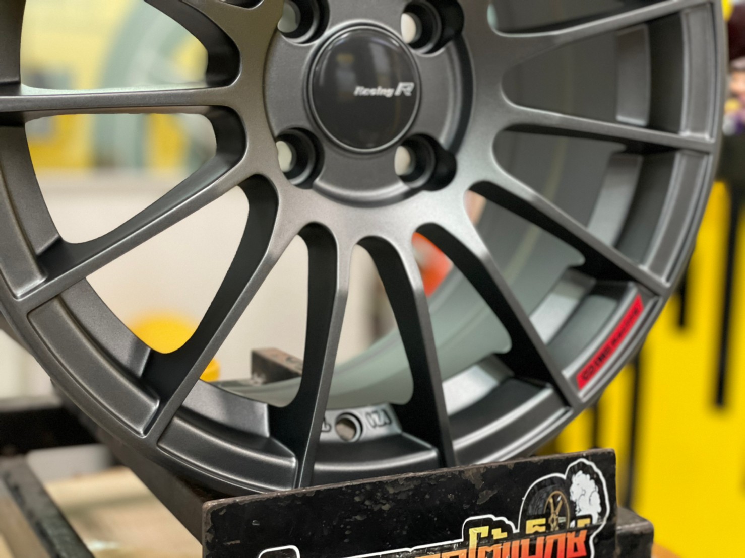 ล้อแม็กซ์ใหม่ขอบ15 RS05RR สีเทากัน กว้าง7ออฟ35 4รู100 SSW