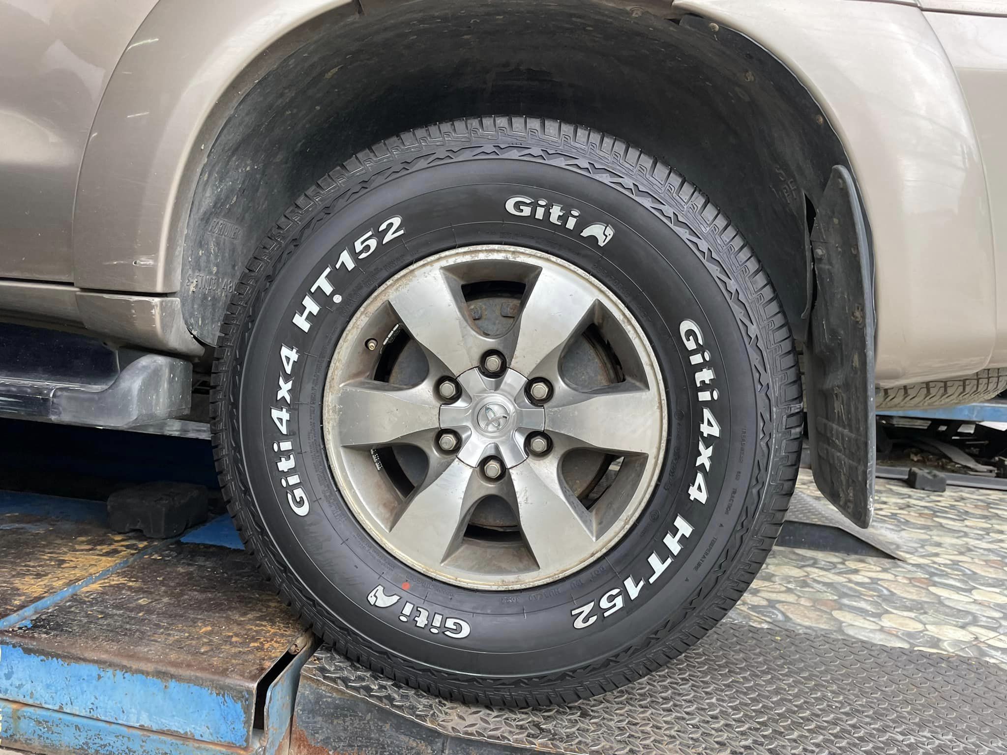 #TOYOTA_FORTUNER เปลี่ยนยาง #GITI_4X4HT152_265/70R16