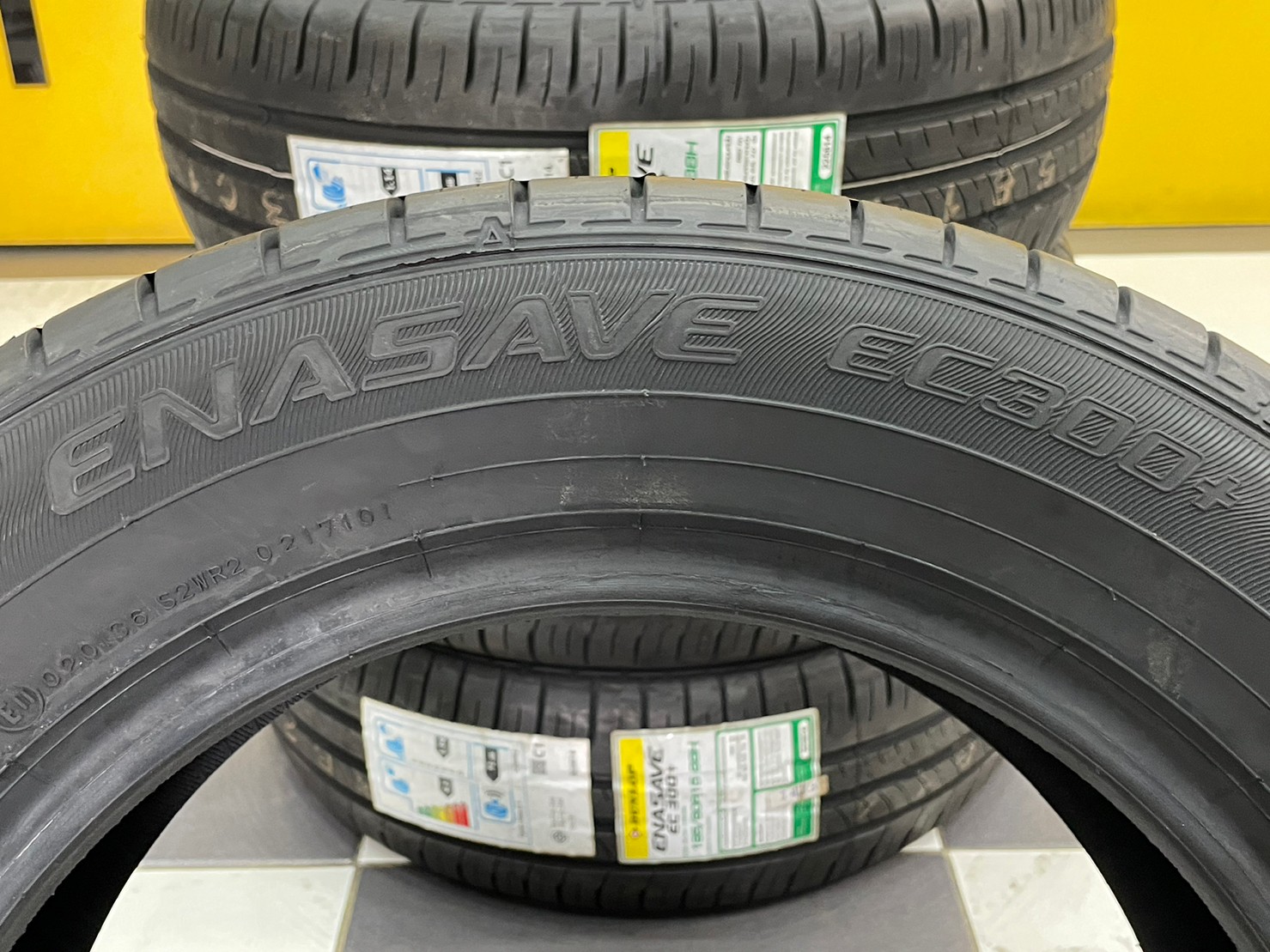 ยางใหม่ดันลอป DUNLOP ENASAVE EC300+ 195/60R15 ยางใหม่ปี2023