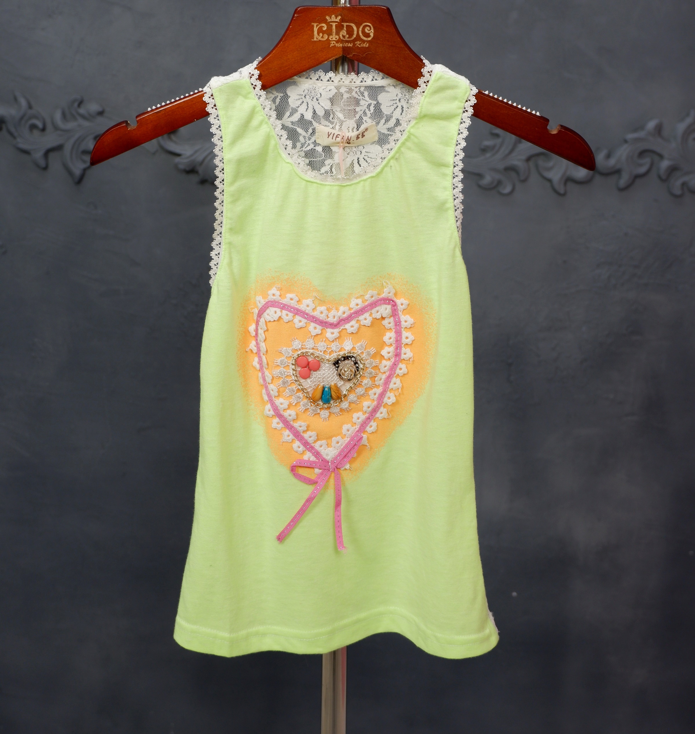 เสื้อยืดเด็ก*มีหน้าร้าน ตรงปก พร้อมส่ง5881สีเขียวสะท้อนแสง ด้านหลังซีทรูผ้าลูกไม้ หน้าปักหัวใจ