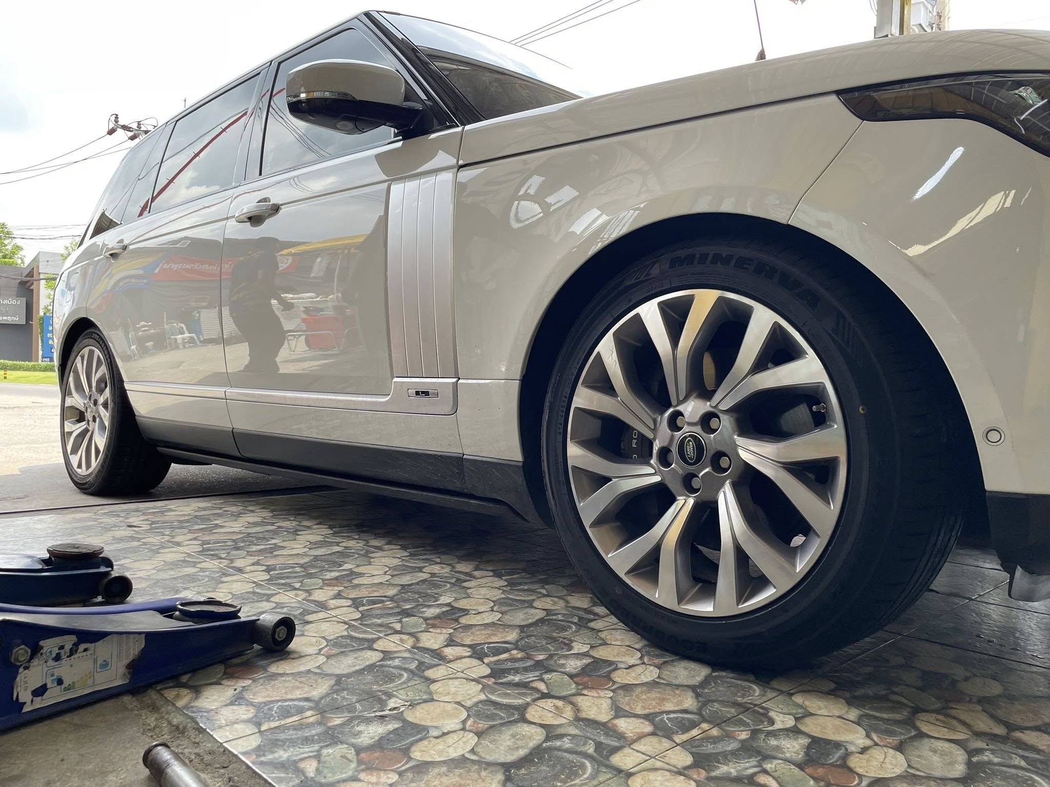 🛞 #LandRover_PangeRover_P400e 🚘เปลี่ยนยาง 🛞🐘#MINERVA_ECO SPEED2 SUV 375/45R21 ❤️ 🛞 #ยางสมรรถนะสูง นุ่มเงียบ