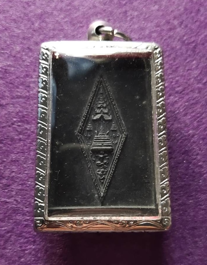 พระพุทธชินราชหลังอกเลา เนื้อดำ สวยๆๆ ปี๒๕๑๒ พระมหาโกเมส วัดราชนัดดา (พิธีปลุกเสก พิธีเดียวกับพระสมเด็จ"พระพุทธบาทประชารักษ์" ลป.โต๊ะ,ลพ,กวย,ลพ.หน่าย ฯลฯ ปลุกเสก) สวยมาก