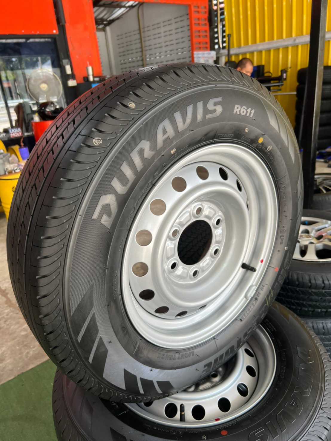 ล้อกระทะ ขอบ15 5x114 พร้อมยาง Bridgestone R611 215/70R15 ยางปี22 ยางใหม่ล้อถอดจากป้ายแดง