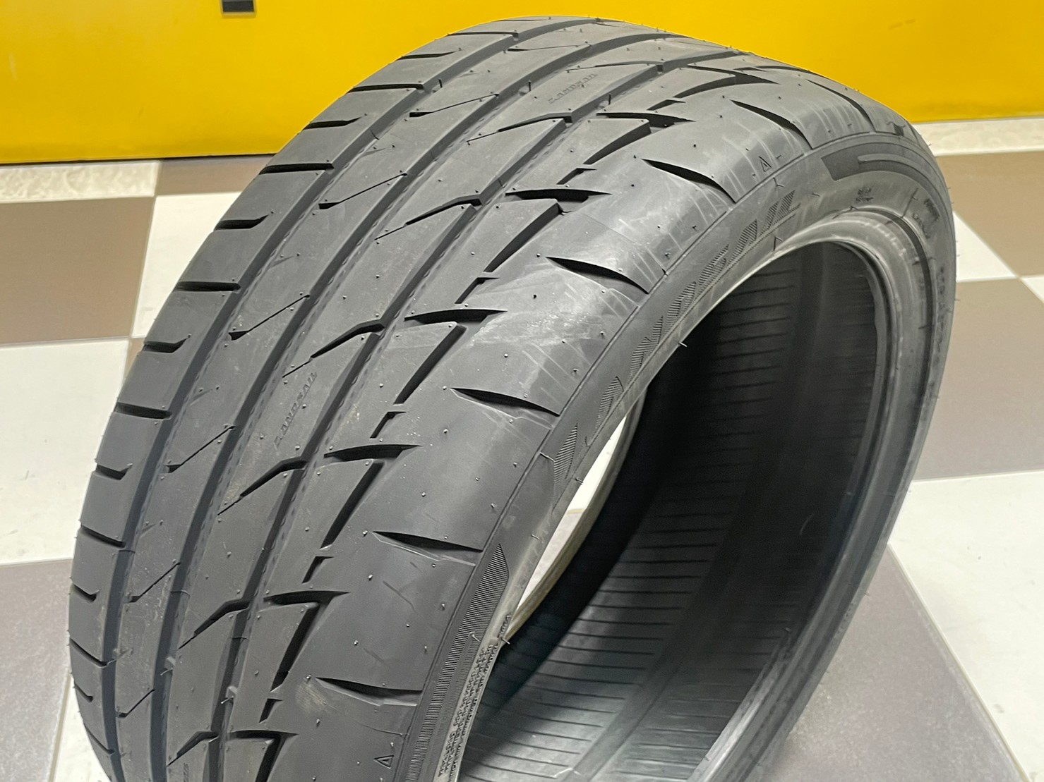 Lansail RS009 225/40R18 ยางใหม่ปี2023