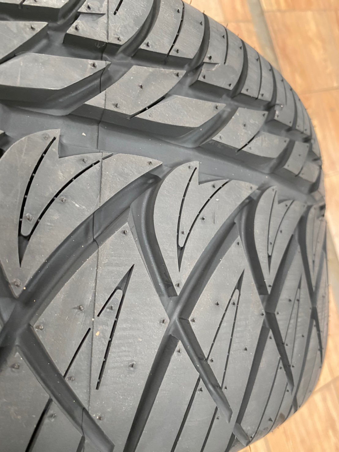 NITTO NT420SD 255/50R18 ยางลายซิ่ง สปอร์ต สมรรถนะสูง ยางใหม่ปี2020