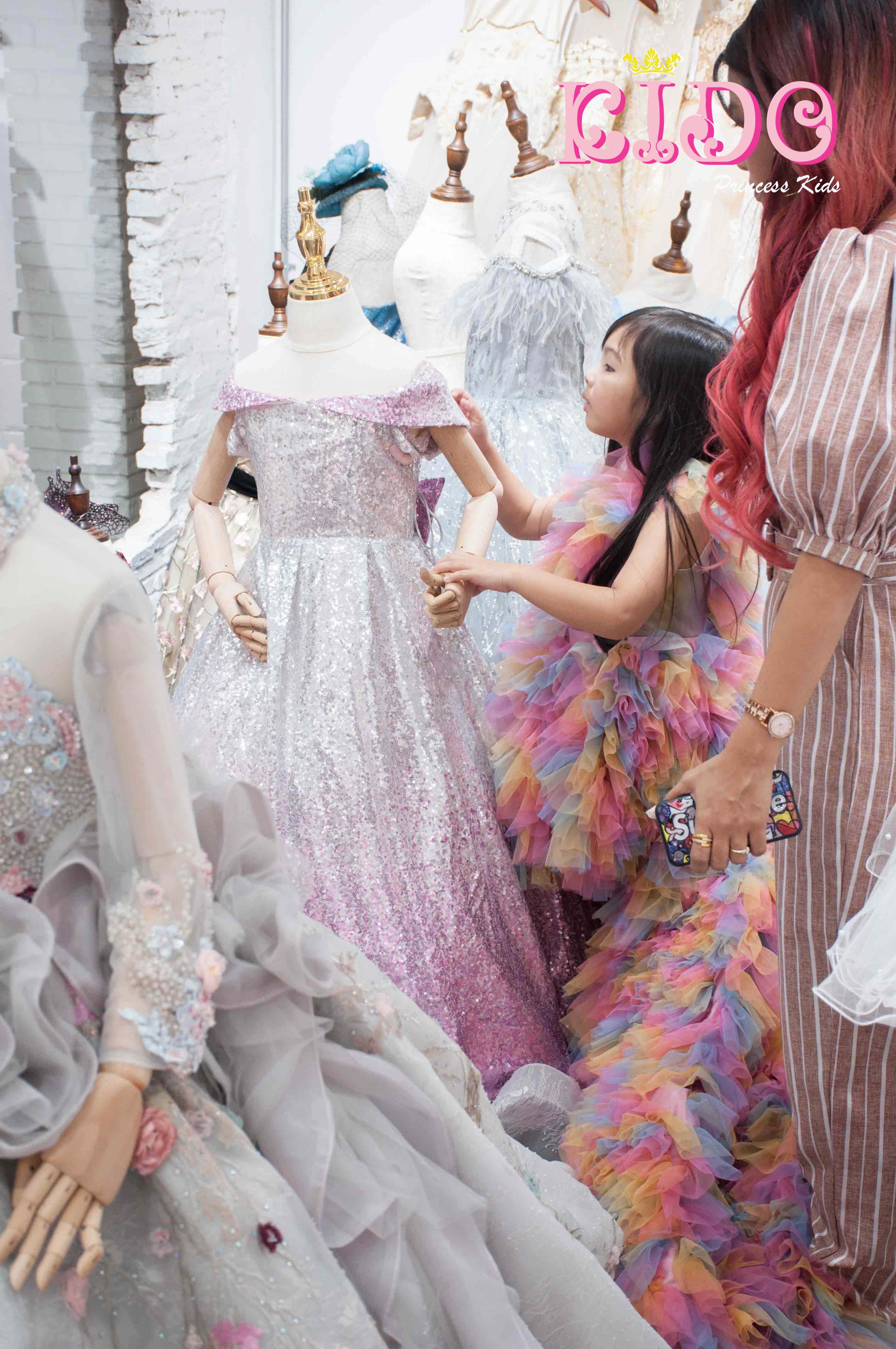 เช่าชุดเด็ก*มีหน้าร้านอยู่รัชดา ลองได้ เปลี่ยนได้ ถ่ายรูปเองจากสินค้าจริง*W18207 ชุดราตรีเด็กออกงาน สีสันสดใส ชุดเดินแบบเด็ก ชุดประกวดเด็ก