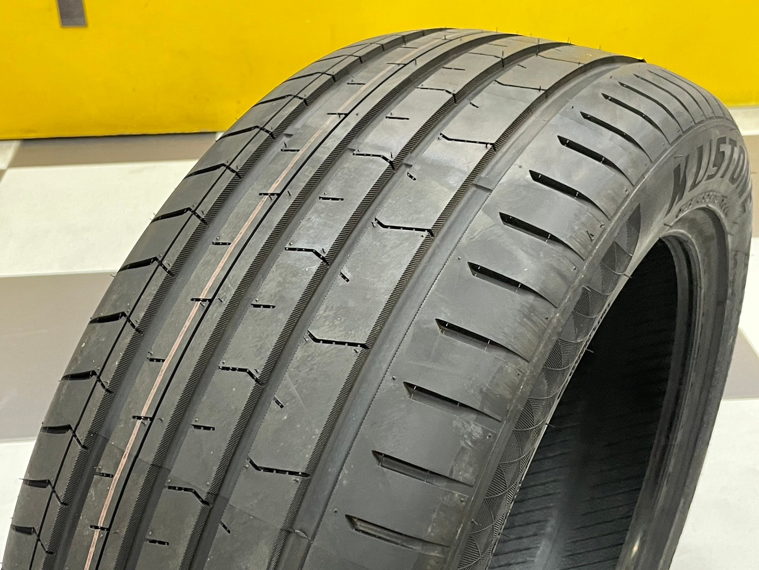 ยางใหม่ คูสโตน KUSTONE PASSION P9 245/45R18 ยางใหม่ปี2023