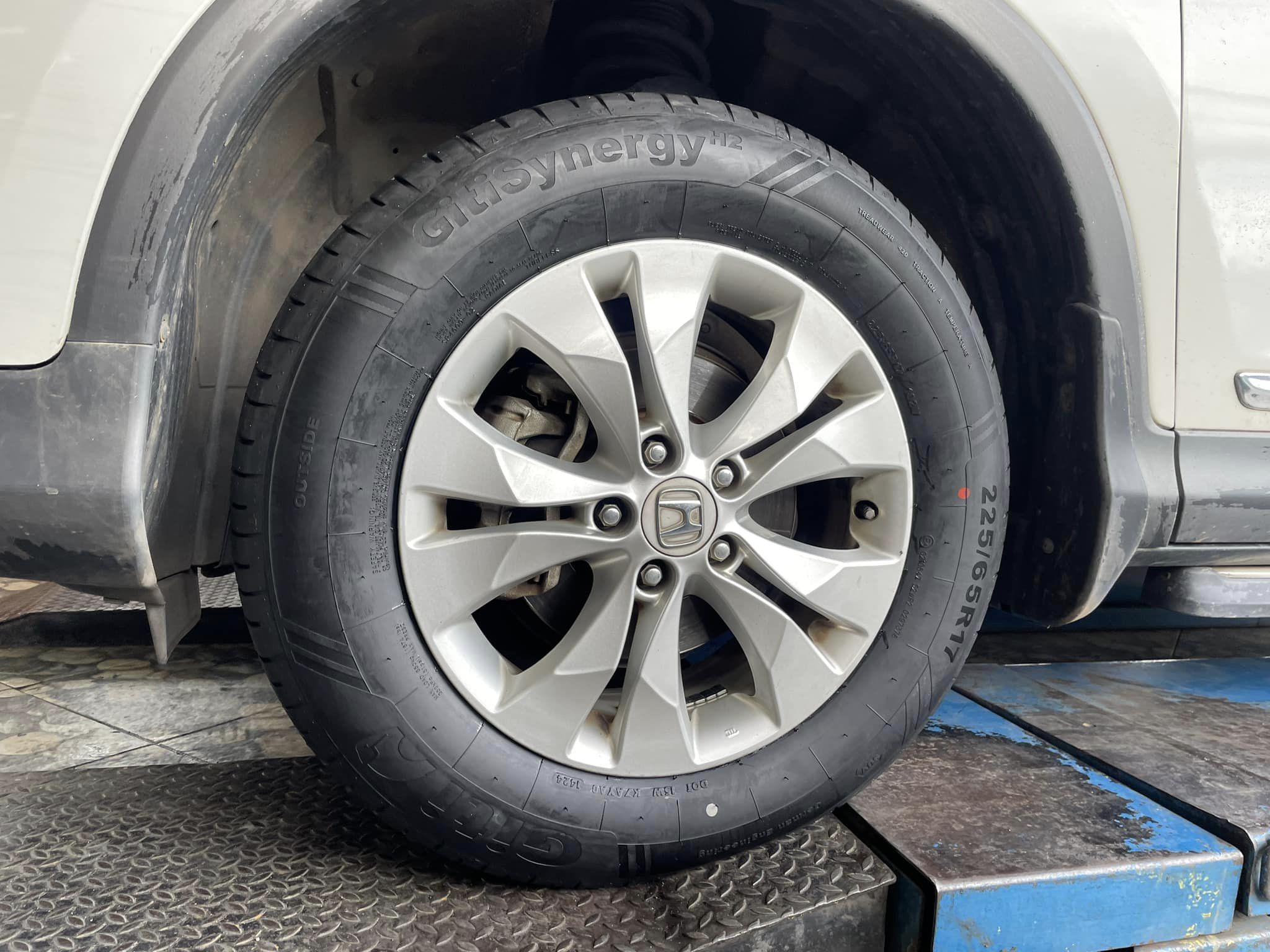 HONDA CRV เปลี่ยนยาง GITI SYNERGYH 2 225/65R17