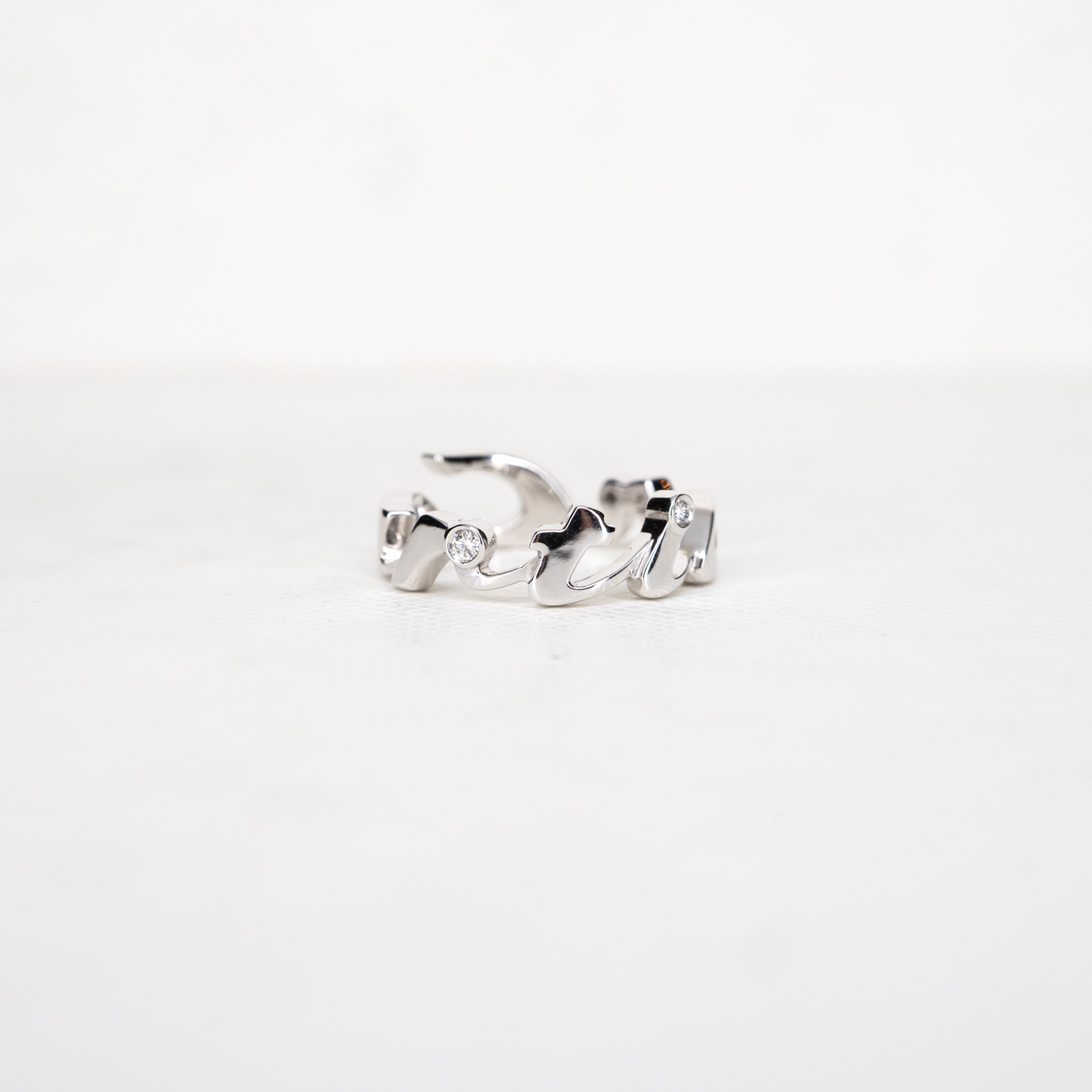 แหวน Cartier Signature 3Diamonds Limited Edition ทองคำขาว 18K ไซส์47# (Used) (Rare)