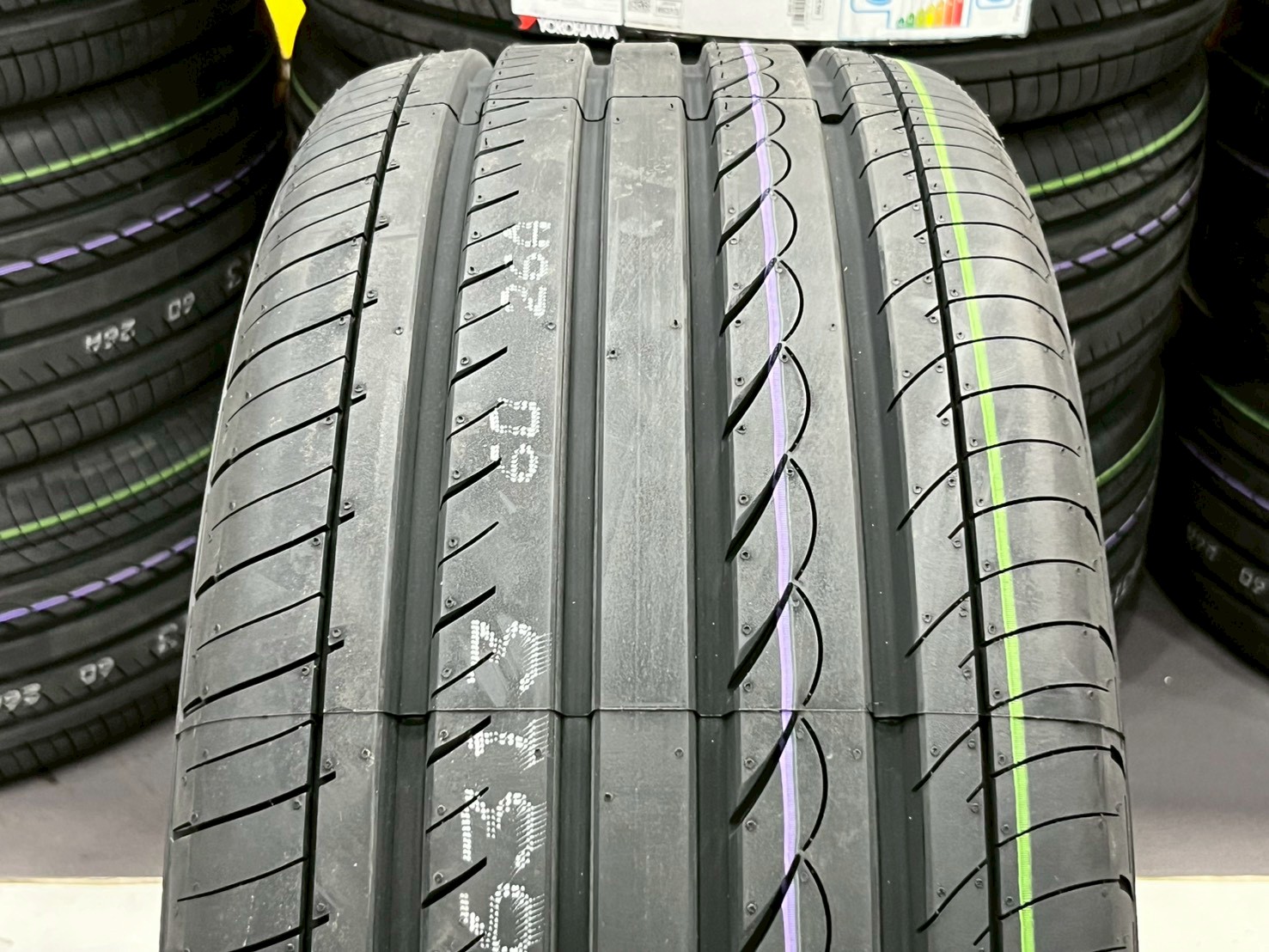 Yokohama ADVAN dB Decibel V551 ขนาด 235/45R18 ยางใหม่ปี2025