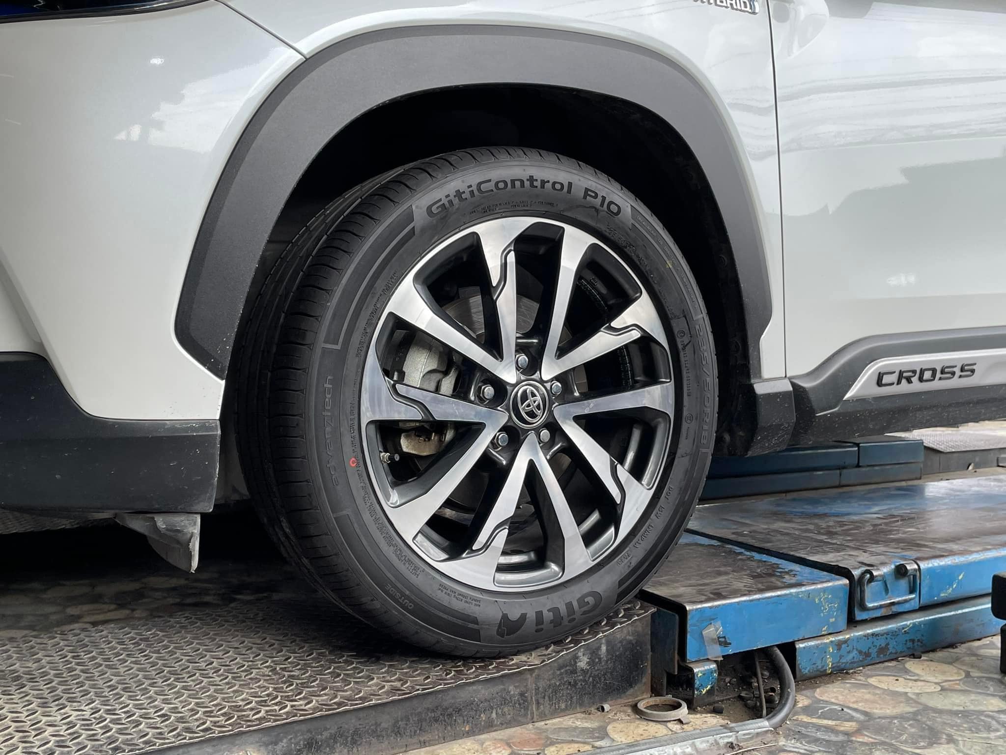 Toyota_Cross เปลี่ยนยาง Giti Control P10 235/50R18 ยางใหม่ปี2024