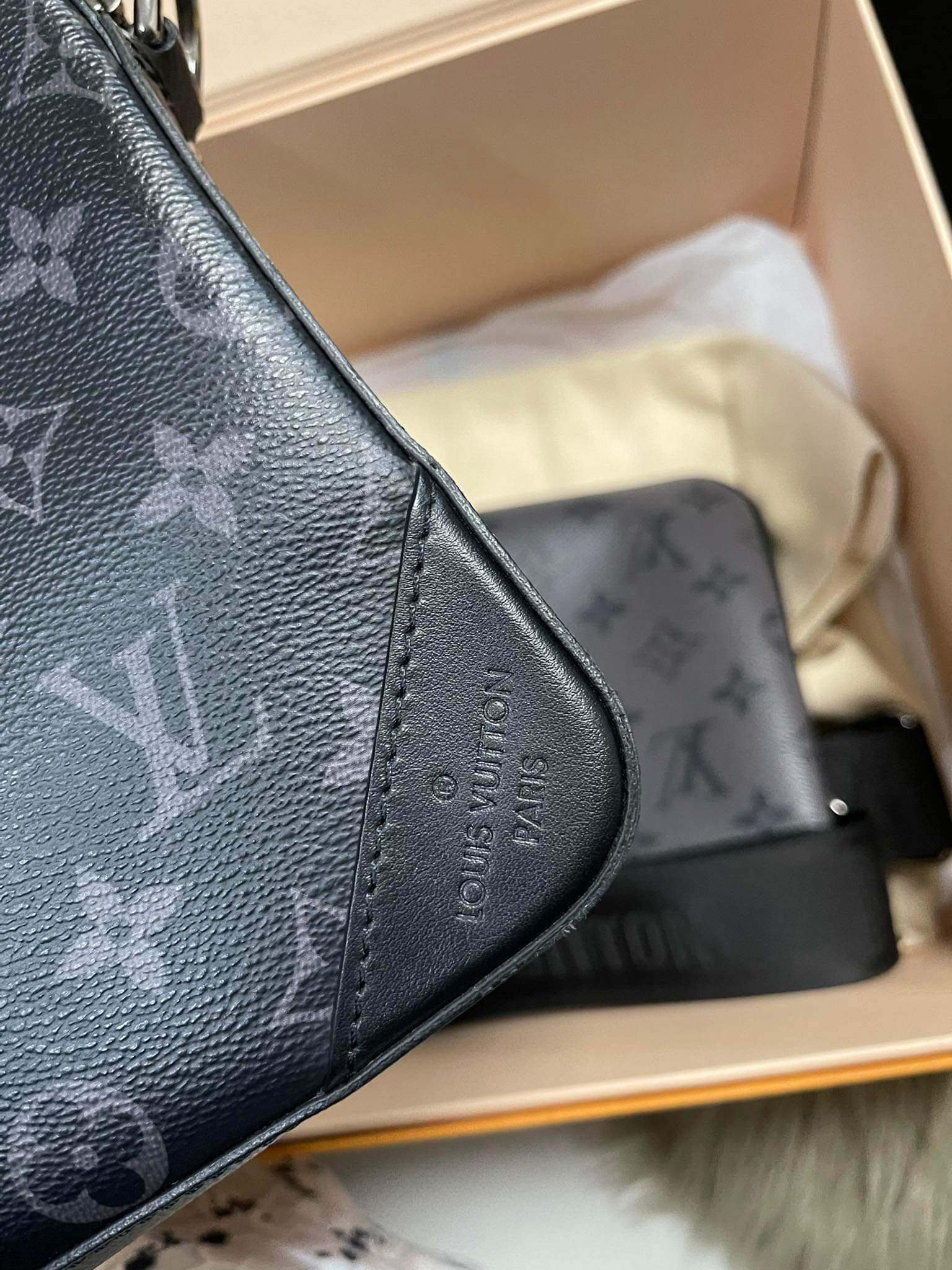lv trio messenger bag มือสอง