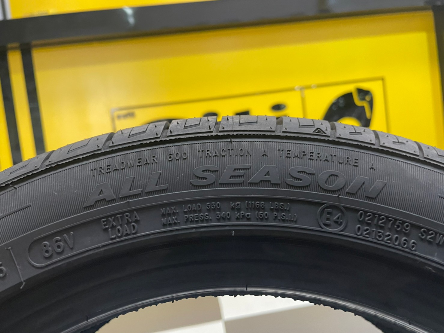 ยางใหม่AUSTONE SP602 195/50R15 ยางผลิตไทย คุ้มค่ารับประกันบาดบวมเบียดตำ365วันเคลมฟรี