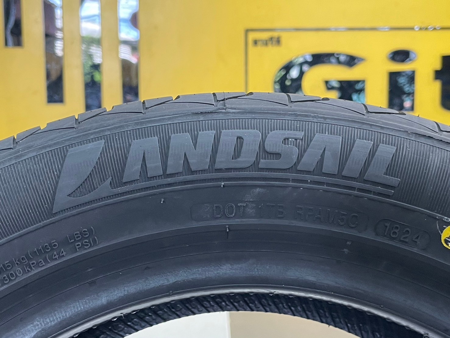 ยางแลนด์เซล Landsail_LS388 195/55R15 ยางใหม่ปี2024 Made in thailand ยางไทย นุ่ม เงียบ เกาะถนน รีดน้ำดี ราคาคุ้มค่า