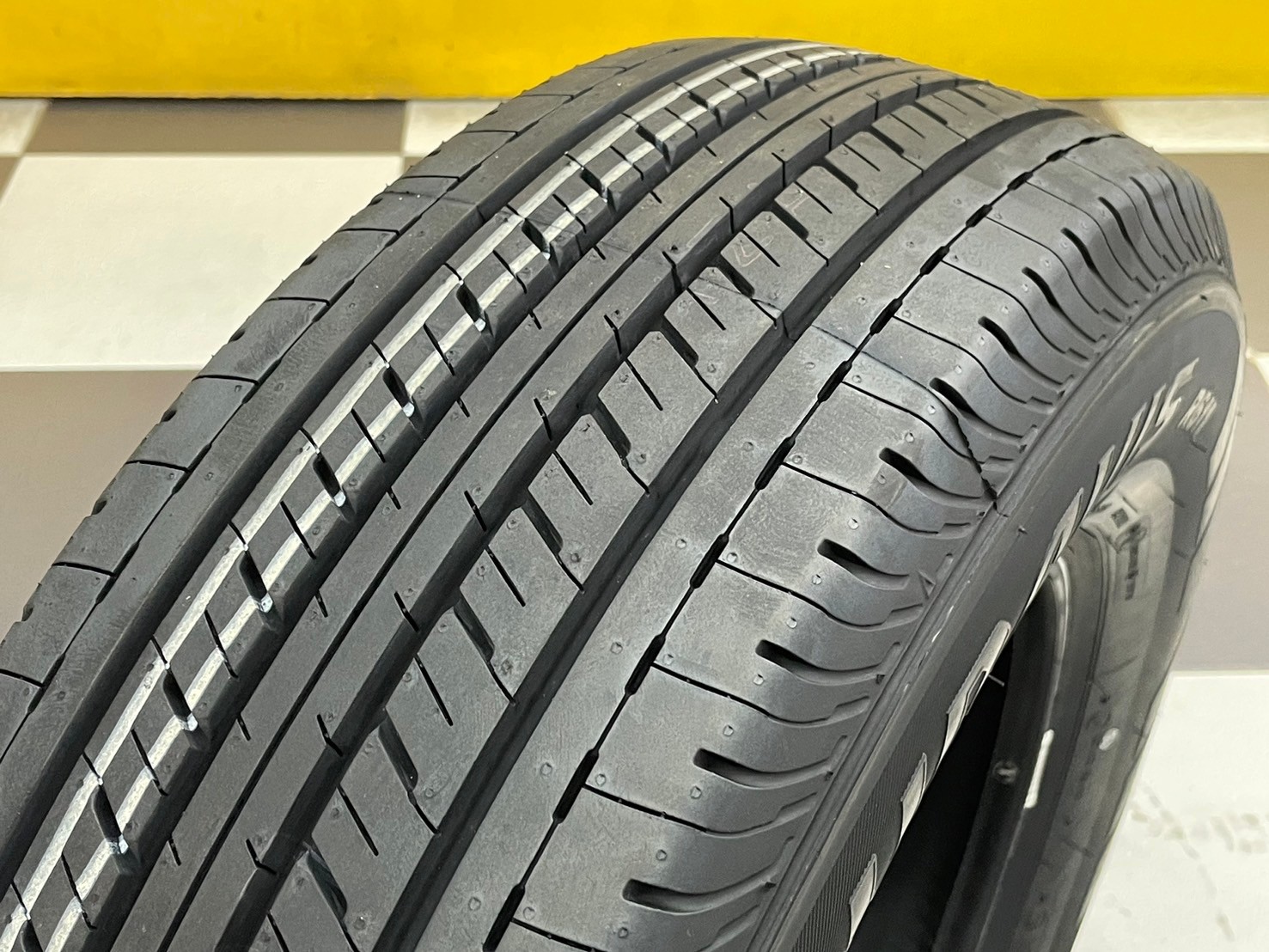 ยางใหม่ Bridgestone Duravis R611 215/70R15 ยางใหม่ปี2024