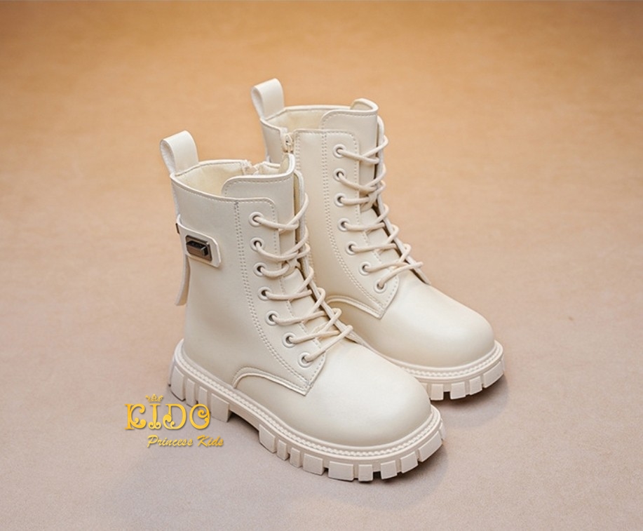 บูทเด็ก(หน้าร้านอยู่รัชดา ลองได้)H166 สีขาว ด้านหน้าร้อยเชือกข้อสั้น แบบเท่ๆ