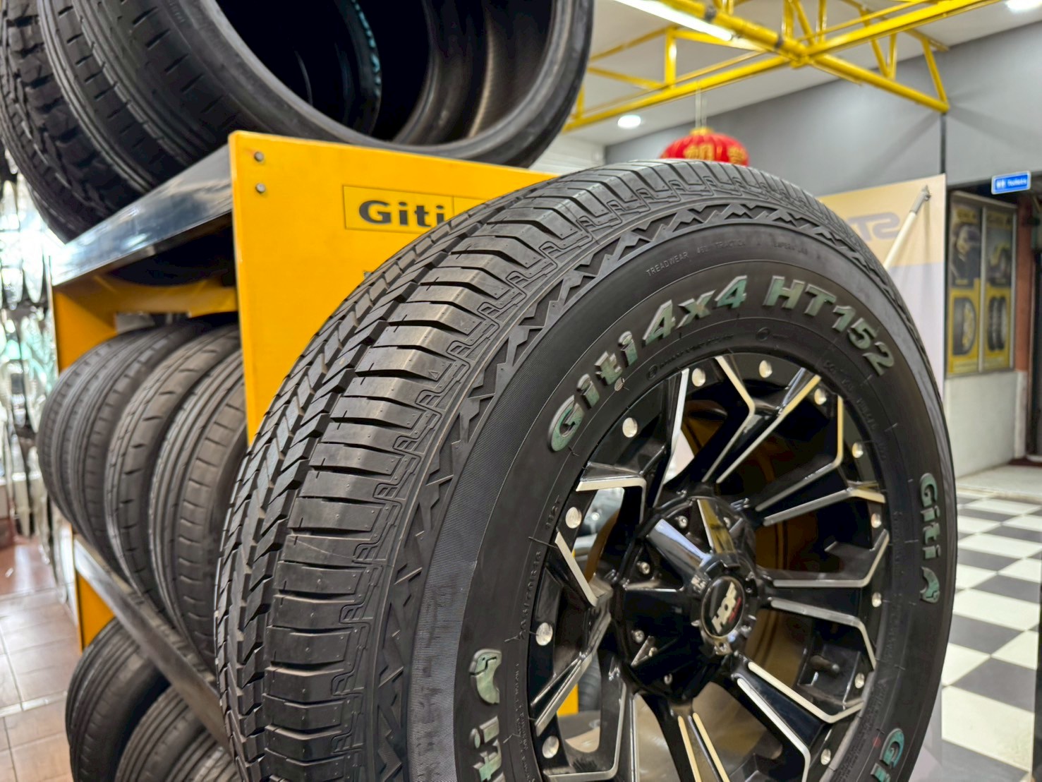 ล้อแม็กซ์ใหม่ขอบ16 ลายออฟโรด 6รู139 ลายดอกไม้ สีดำขอบมิลลิ่งเงิน