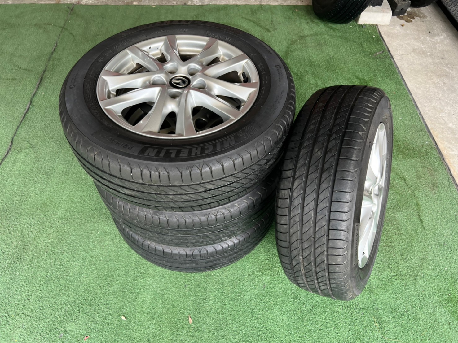 ล้อ Mazda3 5x114 พร้อมยาง Michelin Primacy4 ปี18 ขนาด 205/60R16