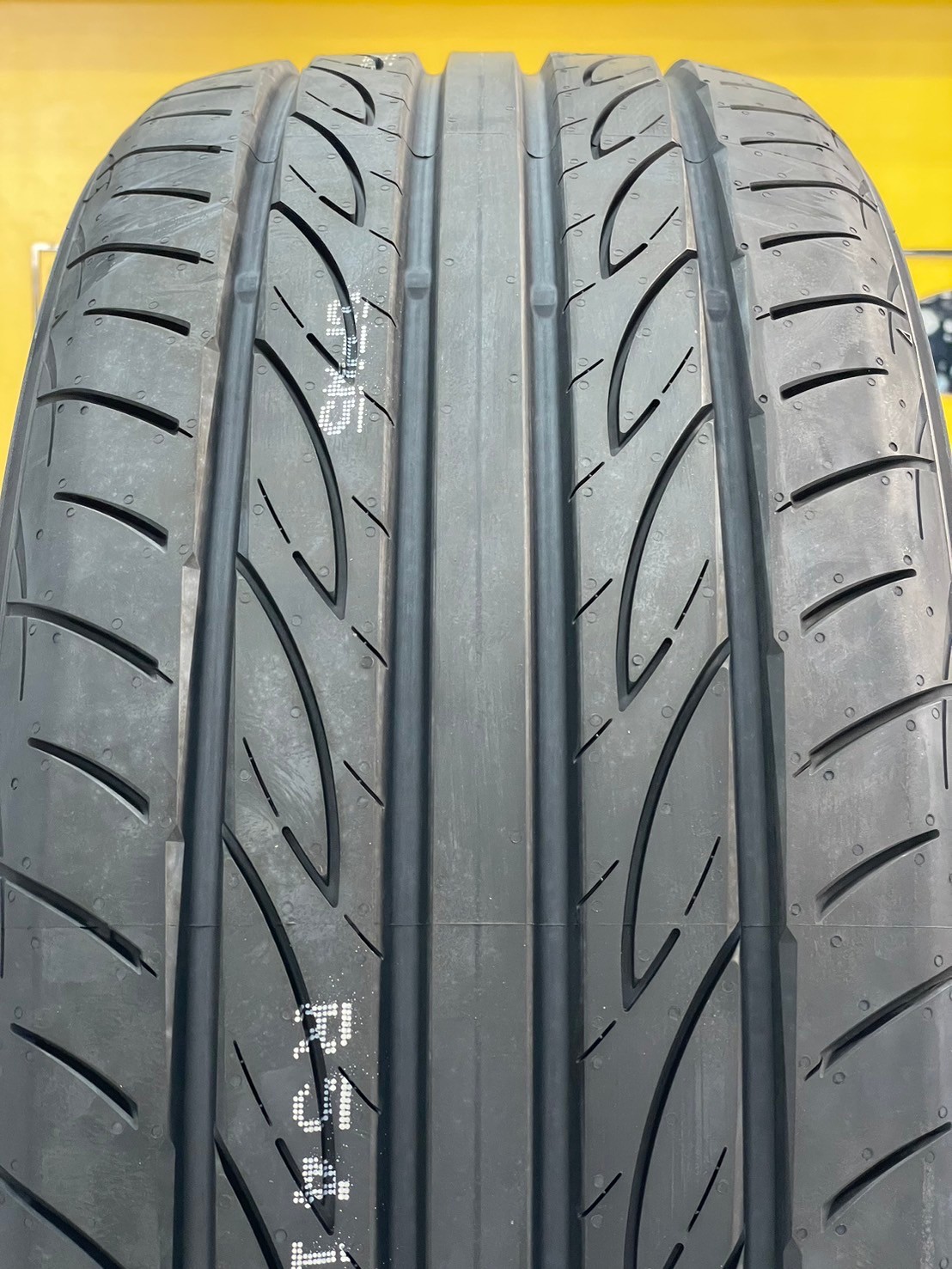 ยางใหม่โยโกฮาม่า YOKOHAMA ADVAN FLEVA V701 245/40R20 ยางใหม่ปี2024 🔥