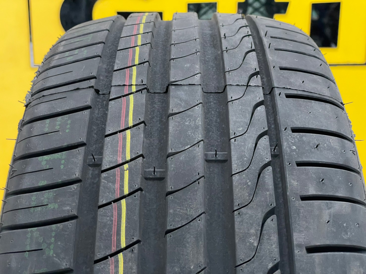 ยางMINERVA F205 235/35R19 ยางสปอร์ตคุณภาพดี สมรรถนะการขับขี่สูงนุ่มเงียบ ยางใหม่2022