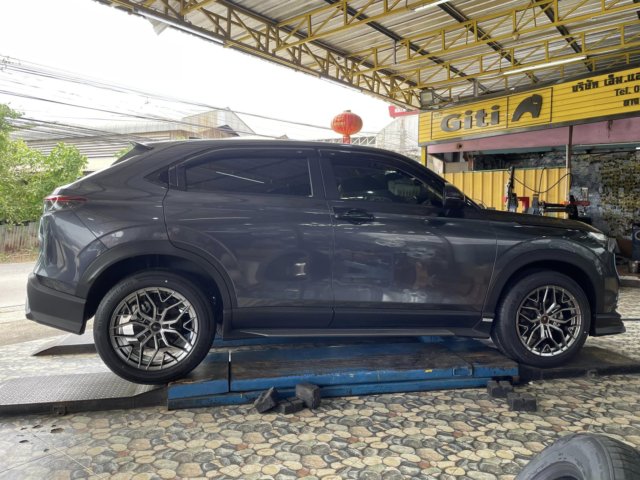 สวยลงตัวราคาเกินคุ้ม #HONDA_HRV🛞 #GITI_CONTROL P10 225/55R18 #ล้อแม็กซ์ใหม่ HOF RACING GRAXY XO1 18X8.5 ET35 5X114.3