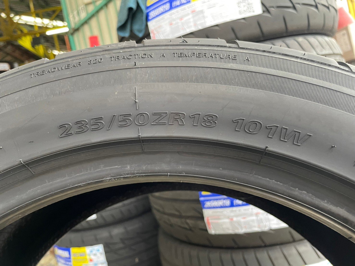 ยางสปอร์ตลายซิ่ง คุณภาพดี Lansail RS009 235/50R18
