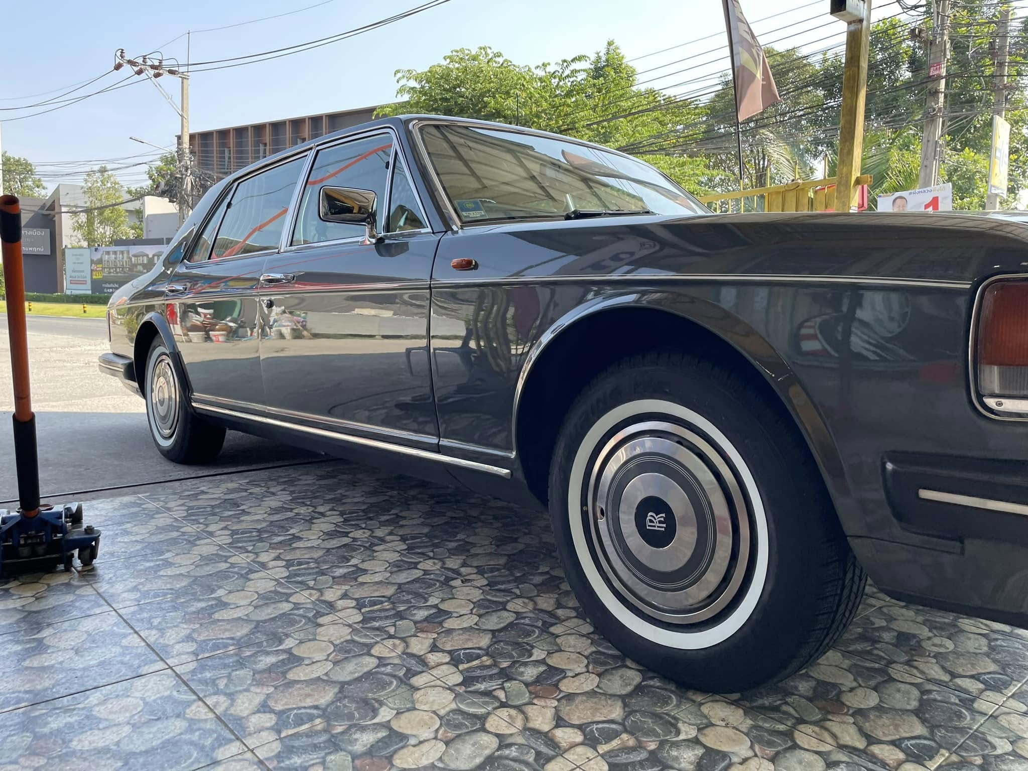 🚘 #ROLLS_ROYCE_SILVER_SPUR 🛞 #SAILUN_ยางขอบขาว 235/75R15