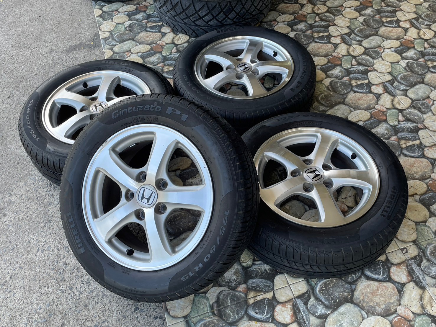 ล้อแม็กซ์ขอบ15 #Honda Civic 5x114 พร้อมยาง195/60R15 สภาพพร้อมใช้งาน