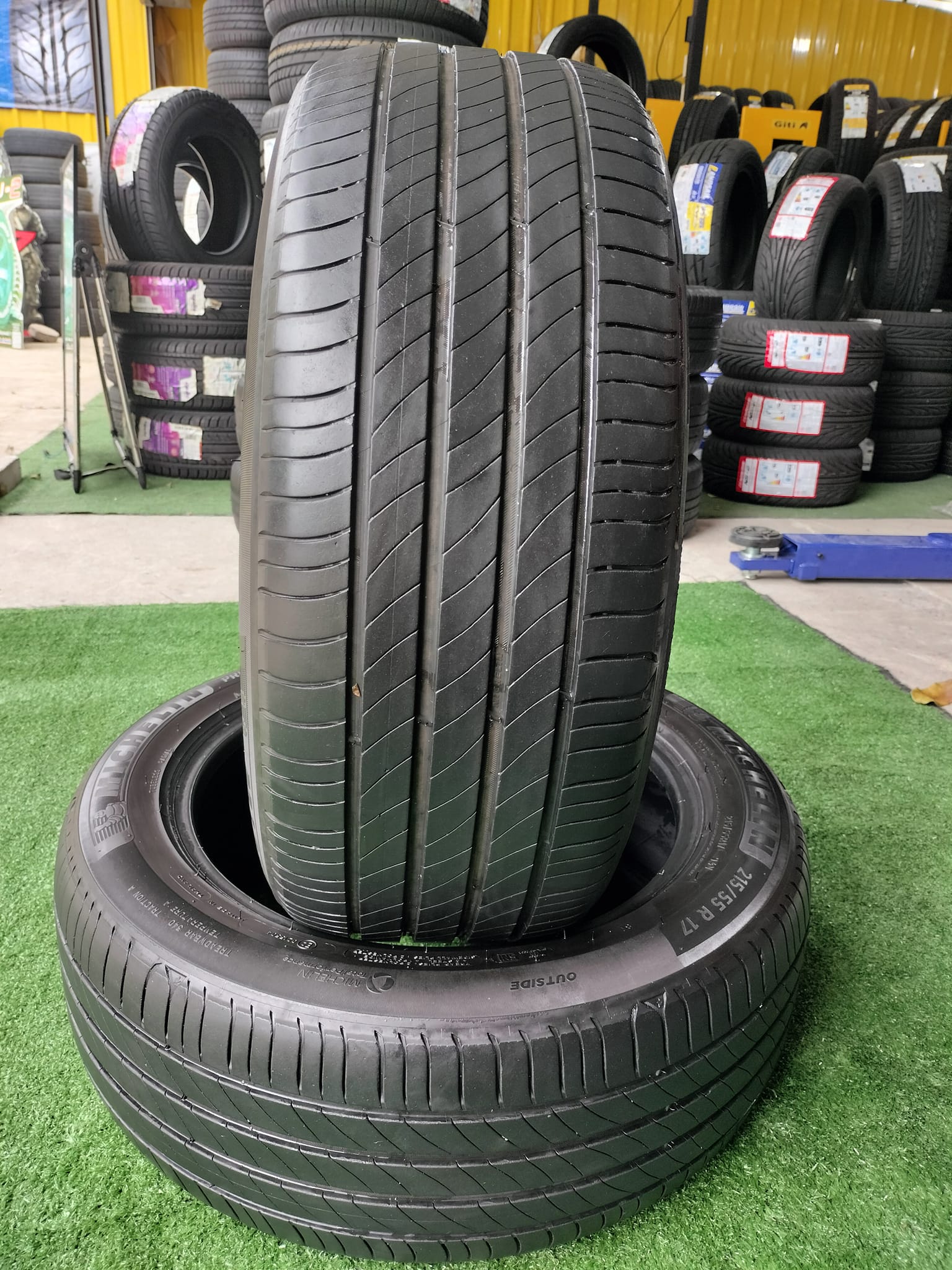 ยางมือ2 สภาพดี ก หนา ขอบ17" ยางยี่ห้อ MICHELIN 215/55R17