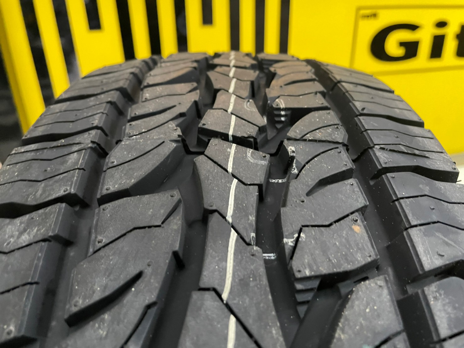 ยางใหม่DUNLOP GRANDTREK AT5 31x10.5R15 ยางตัวหนังสือสีขาว