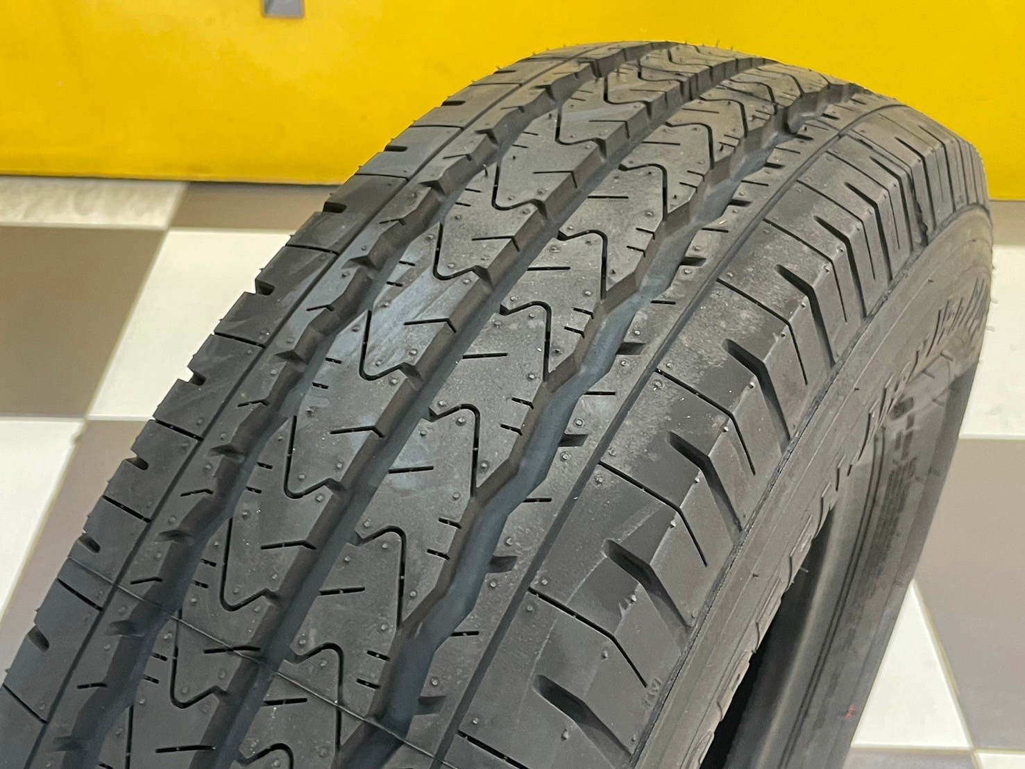 ยางหลิงหลง ยางผลิตไทย Linglong Vanplus 195R14 ยางใหม่ ปี2024