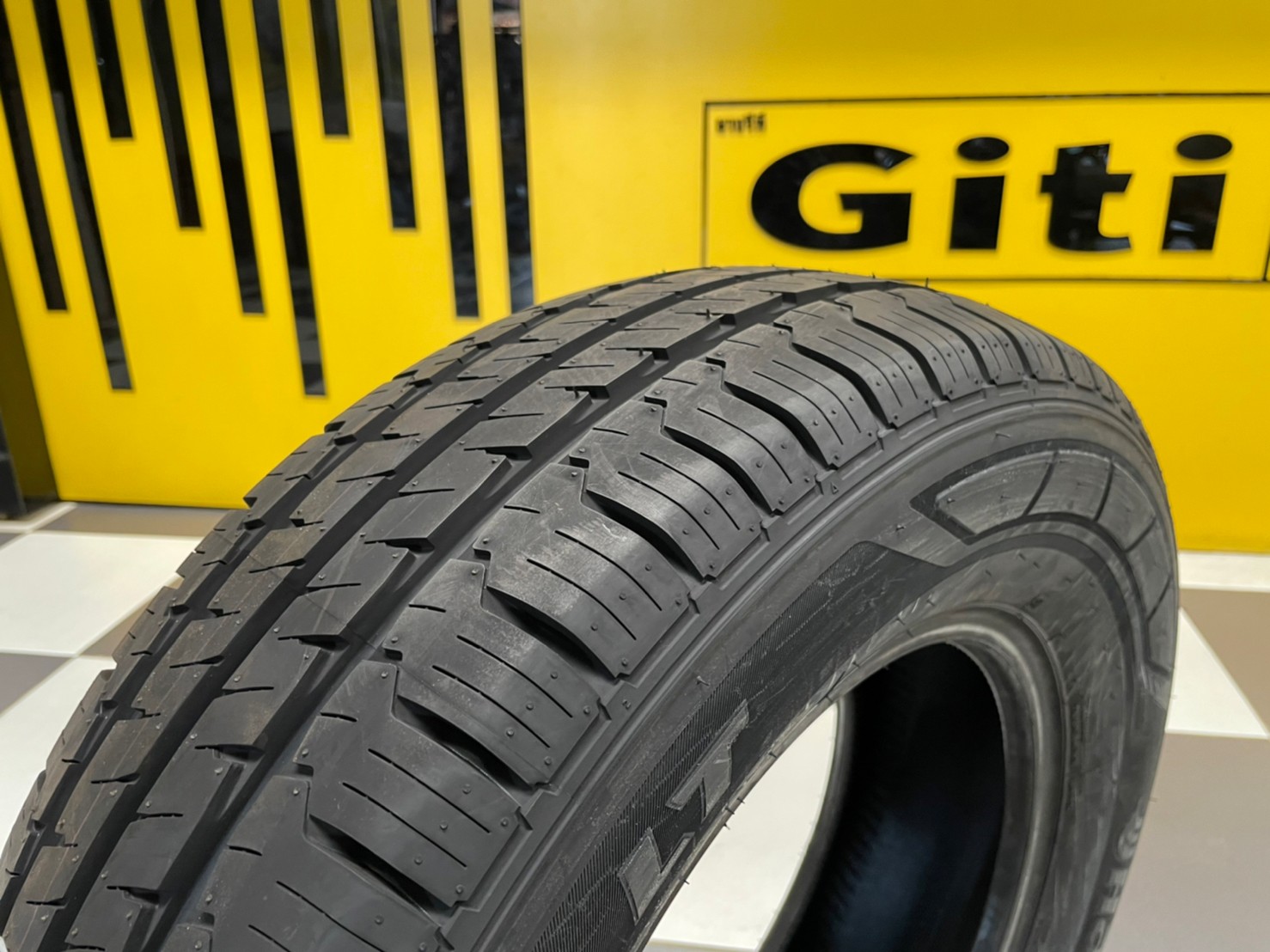 Hankook Vantra LT 215/70R15 ยางใหม่ปี2021 ยางกระบะ บรรทุกคุณภาพดี