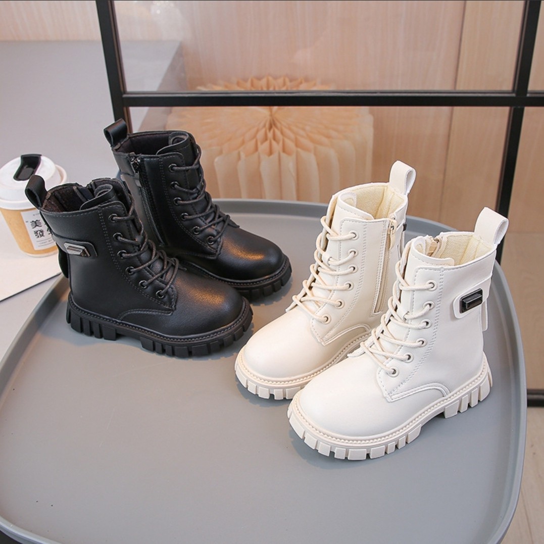 บูทเด็ก(หน้าร้านอยู่รัชดา ลองได้)H166 สีขาว ด้านหน้าร้อยเชือกข้อสั้น แบบเท่ๆ